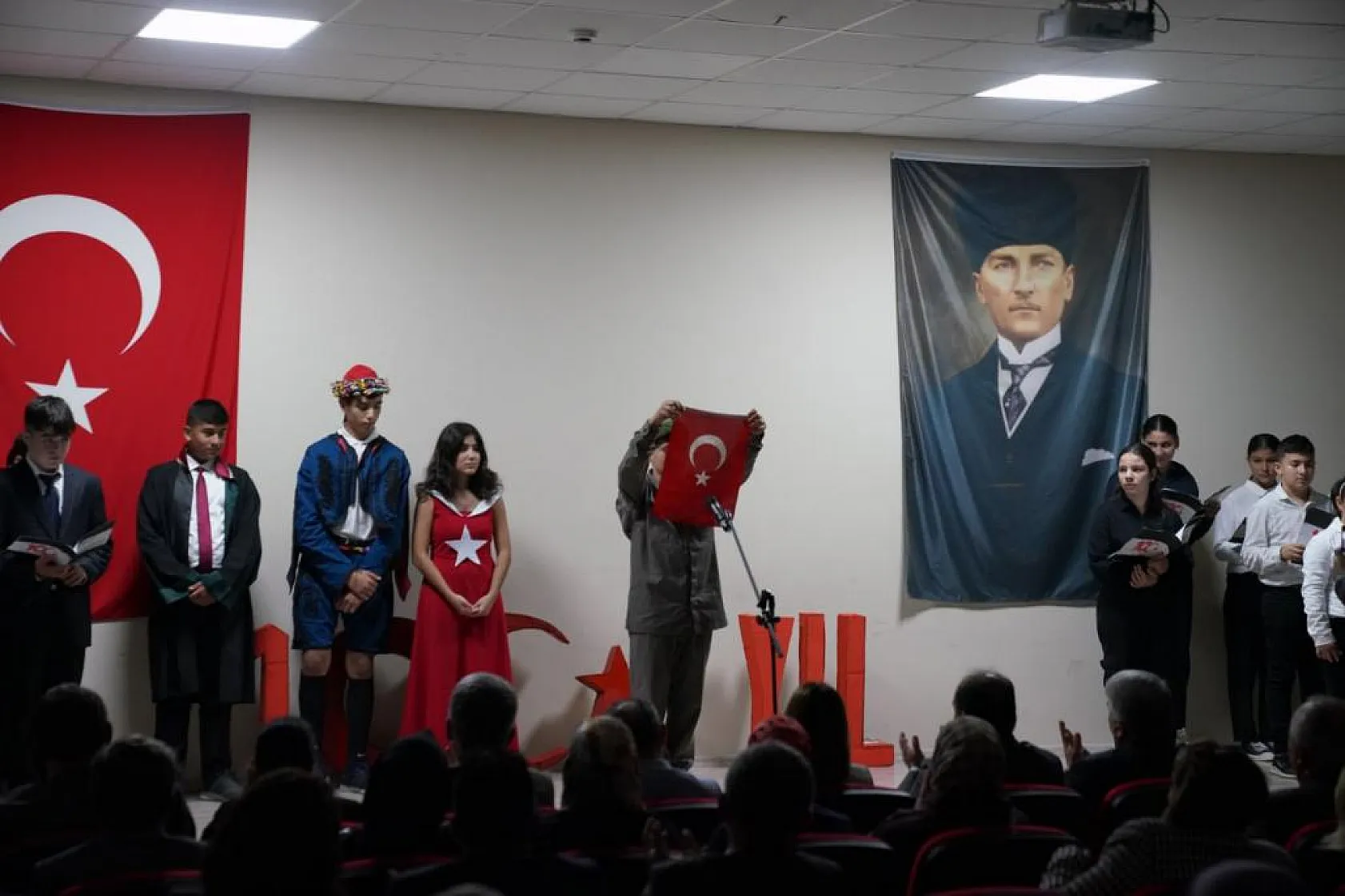 Başkan Akdenizli, Öğretmenler Günü Programına Katıldı