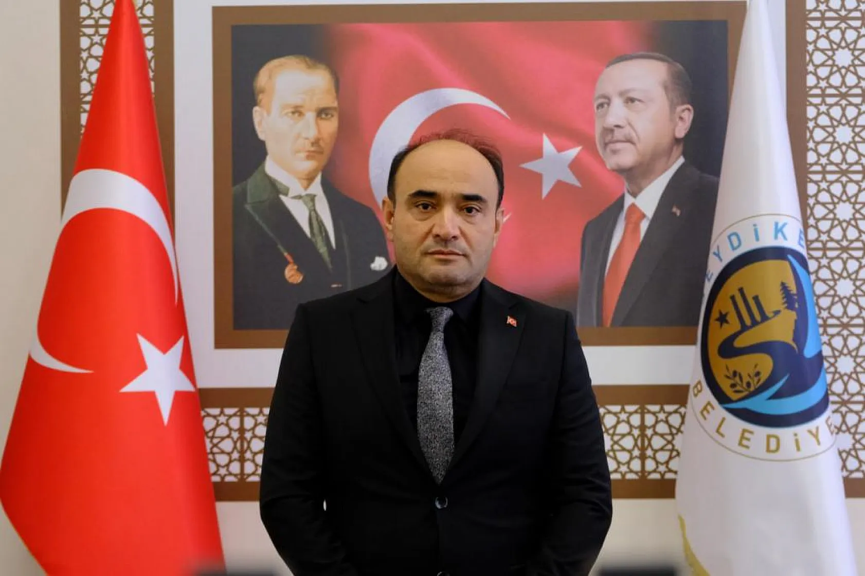 Başkan Akdenizli'den Bayrak Asma Çağrısı