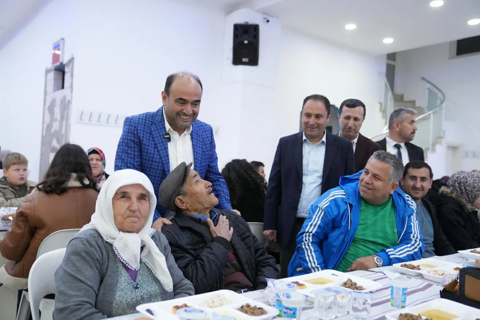 Başkan Akdenizli İftarını Belediye Personeliyle Açtı