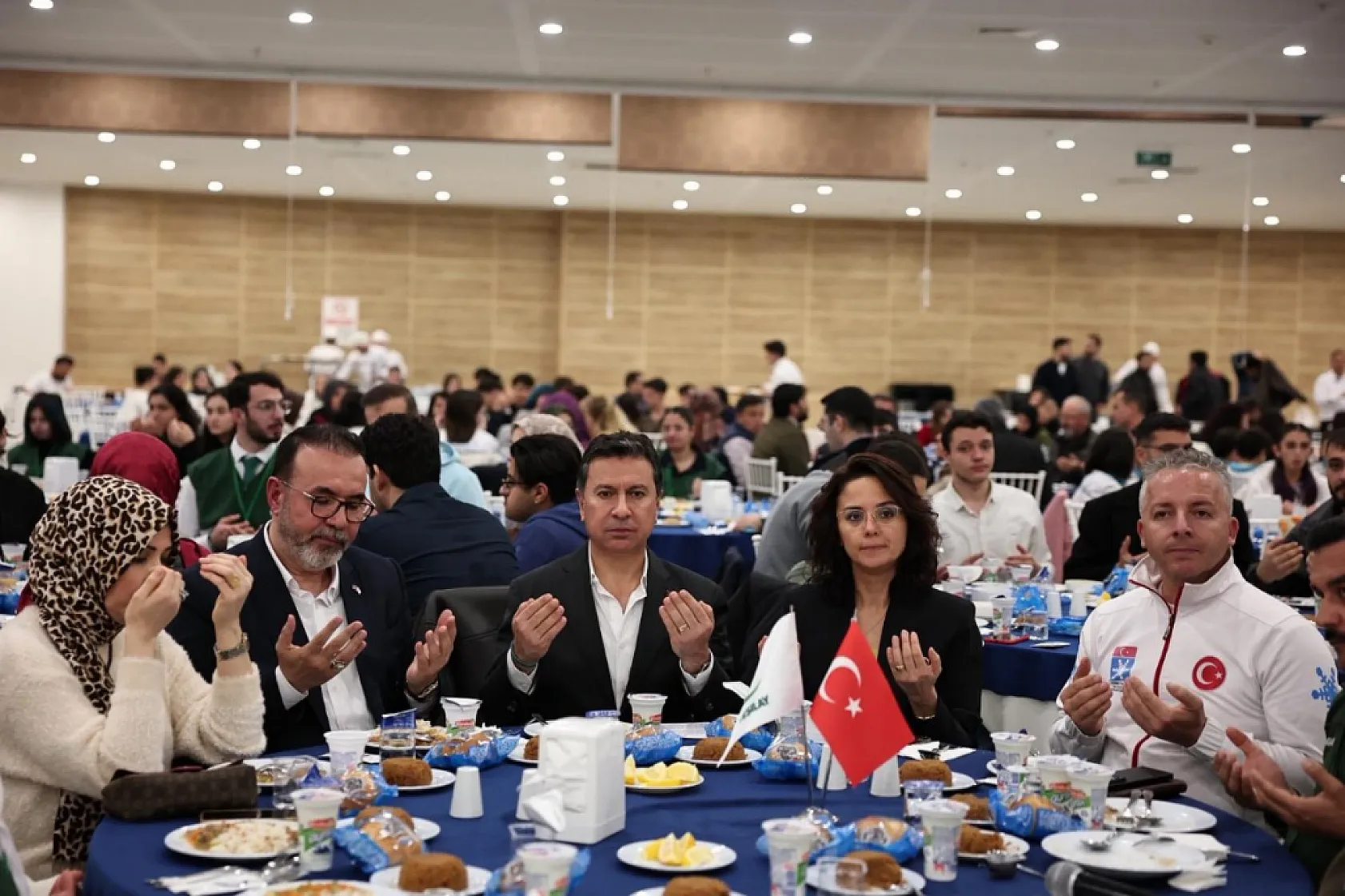 Başkan Aras: 'Ata mirası kurumlarımıza sahip çıkmamız gerekir'