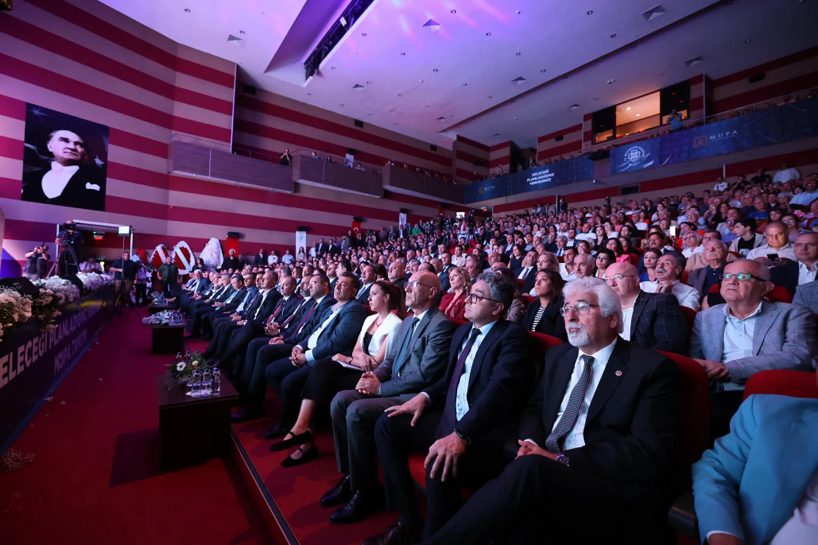 Başkan Aras 'Bu ülkede kadın, çocuk, sokak hayvanı olmak zor'