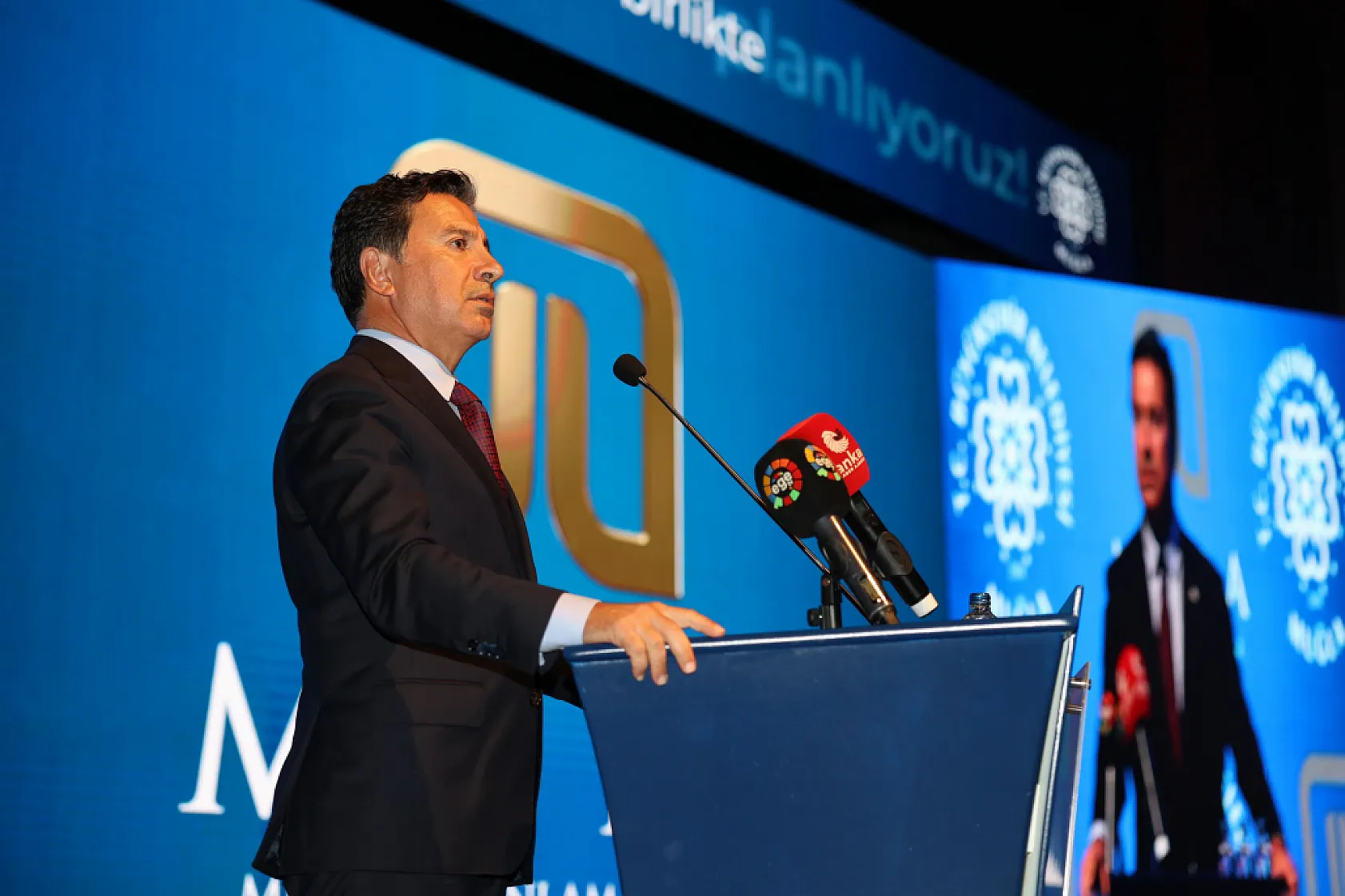 Başkan Aras 'Bu ülkede kadın, çocuk, sokak hayvanı olmak zor'