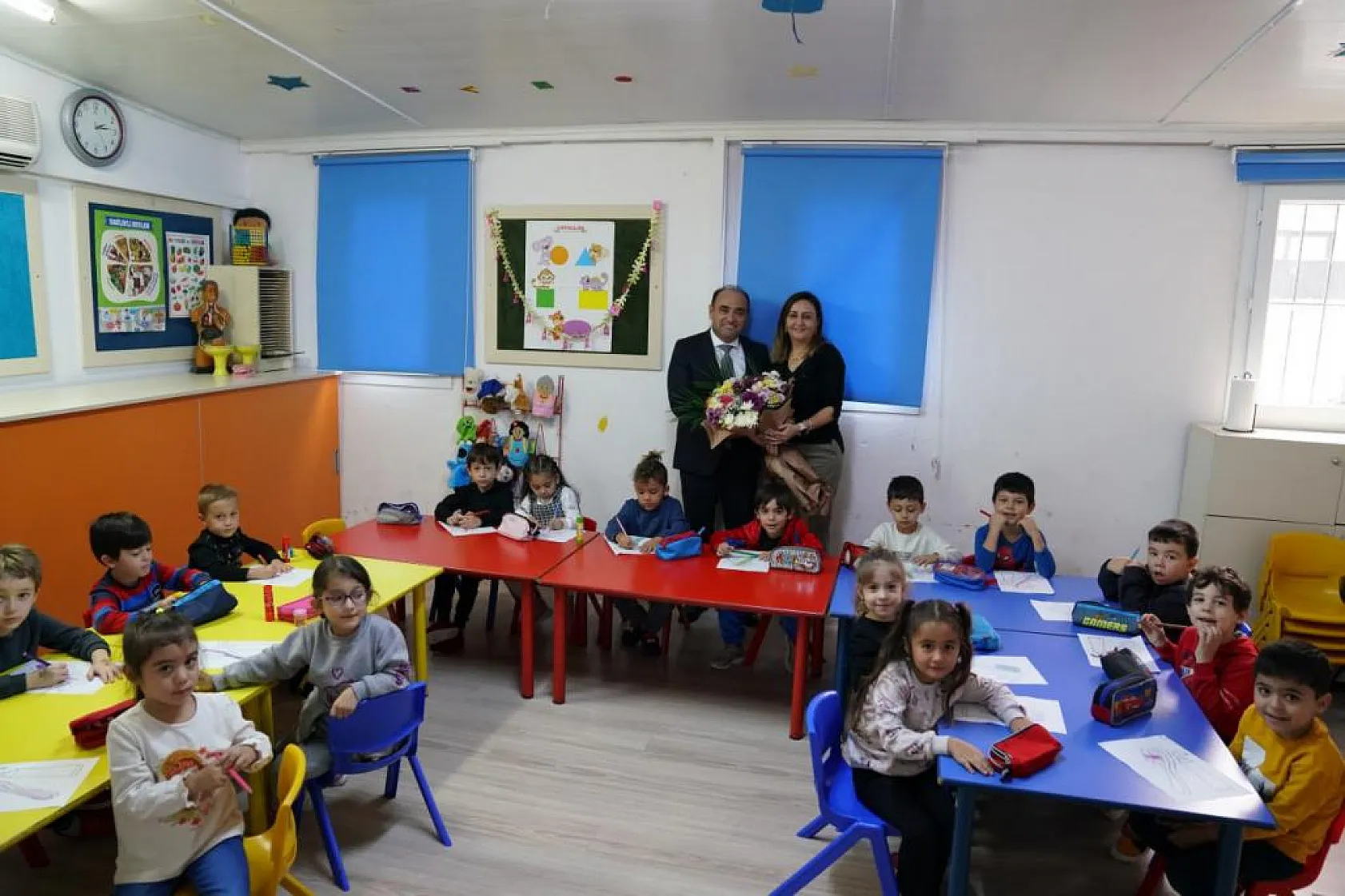 Başkan Akdenizli, Annesi ve Eşinin Öğretmenler Günü'nü Kutladı