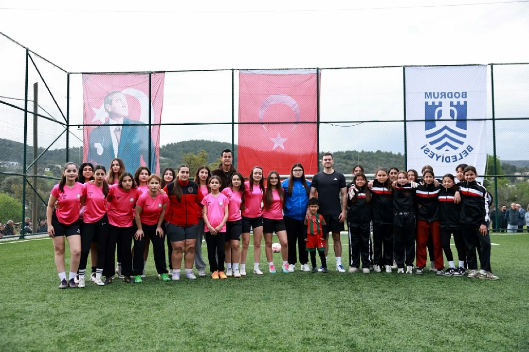 Bodrum Çiftlik Halı Saha Tesisleri vatandaşların kullanımına açıldı