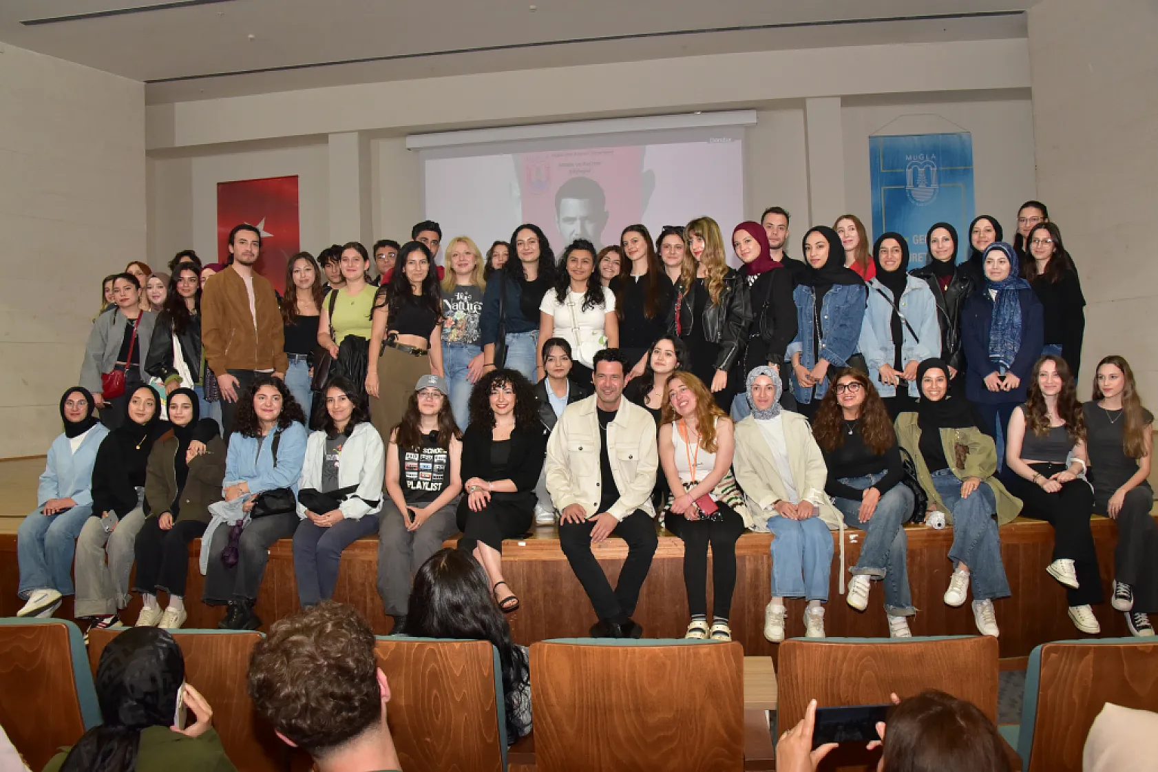 Ünlü Sanatçı Keremcem MSKÜ'lü Öğrencilerle buluştu