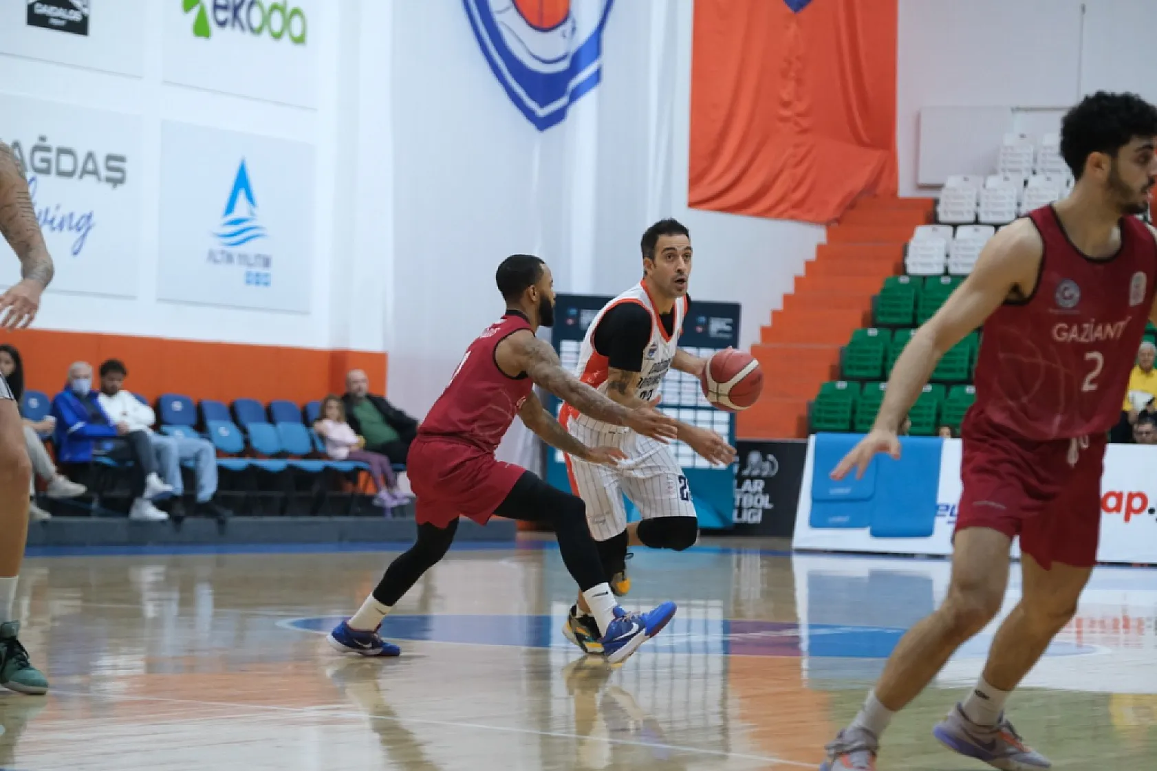 Çağdaş Bodrum Spor, Gaziantep Basketbol Karşısında Yıldızlaşan Performansıyla Galibiyete Ulaştı