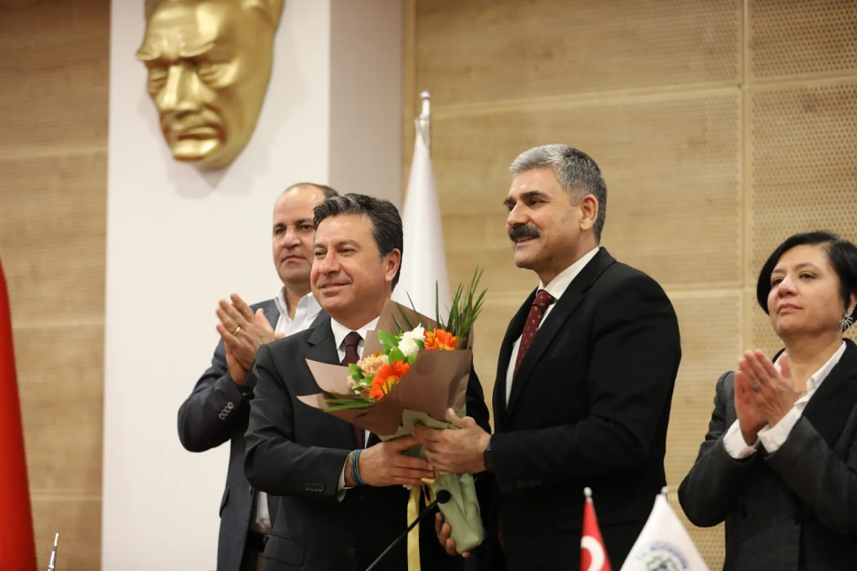 Büyükşehir'den işçilerin yüzlerini güldüren zam