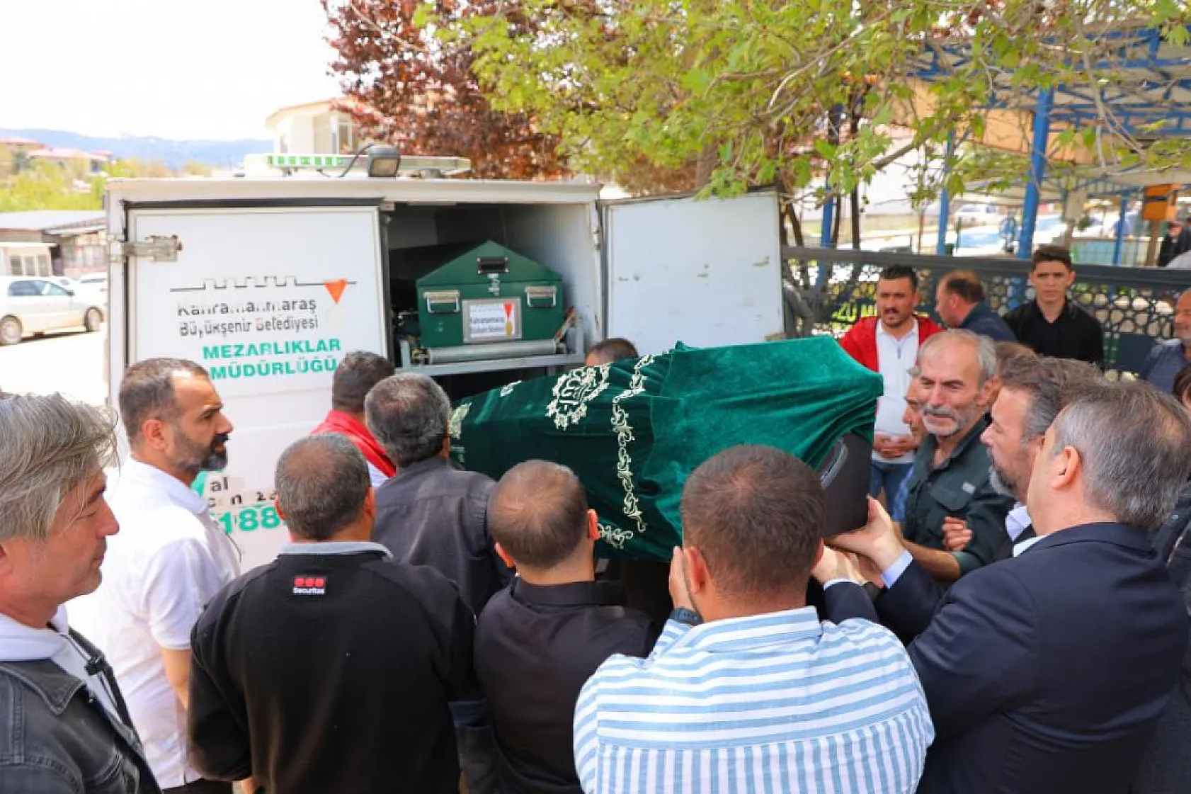 Cinayete kurban giden Kübra Yapıcı son yolculuğuna uğurlandı