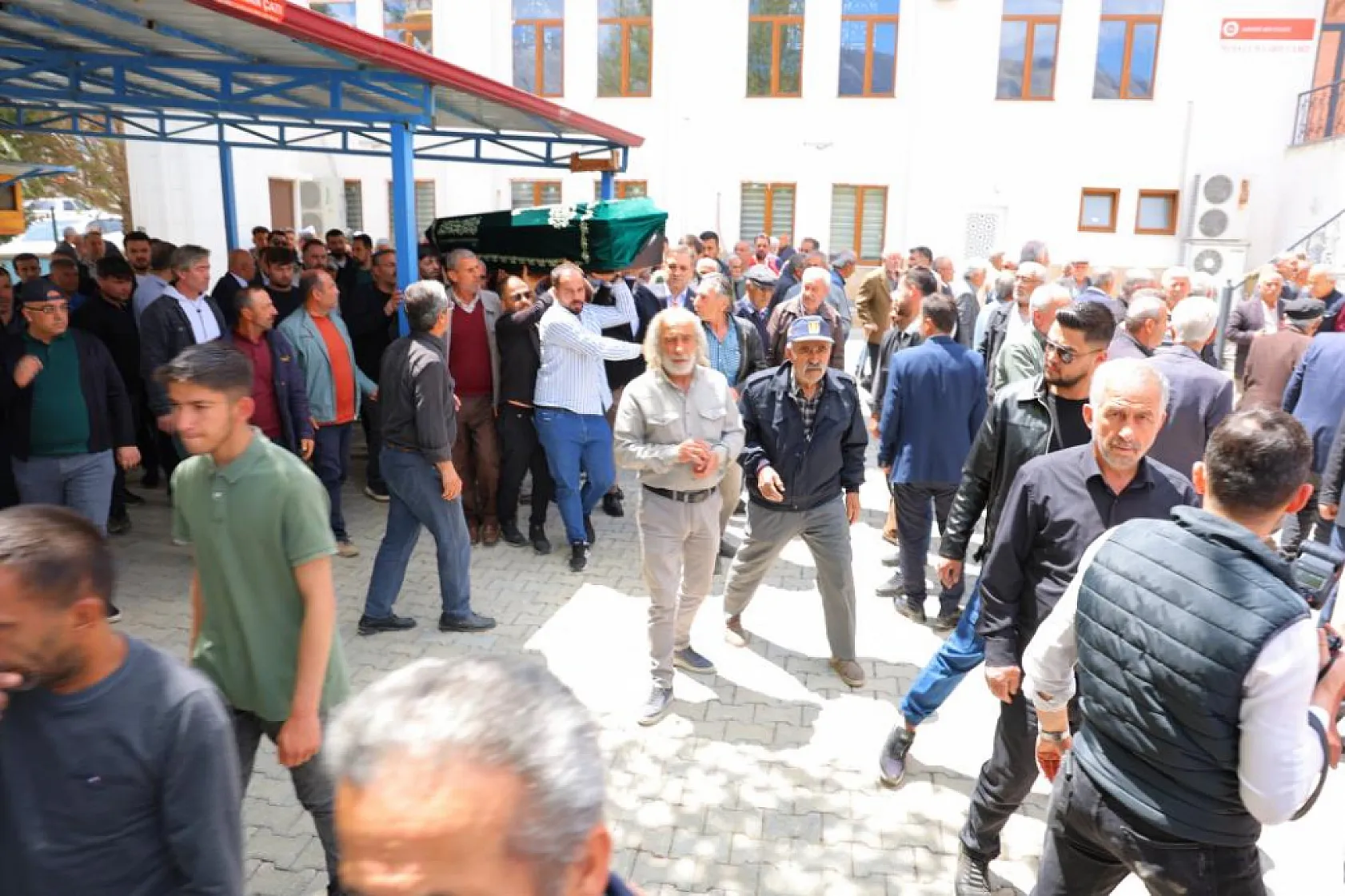 Cinayete kurban giden Kübra Yapıcı son yolculuğuna uğurlandı
