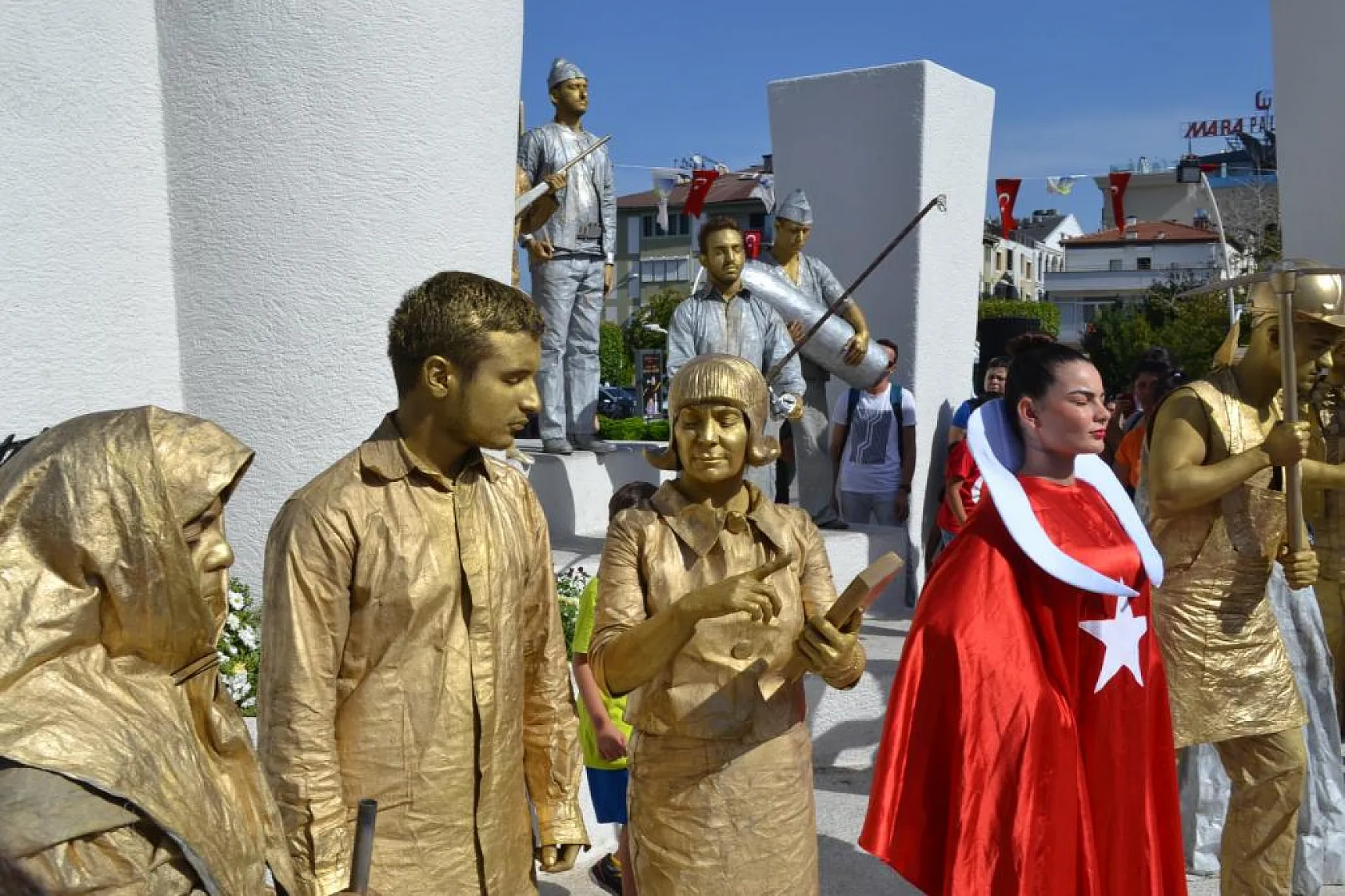 Fethiye'de 100 Kişi ile Zeybek Gösterisi Yapıldı