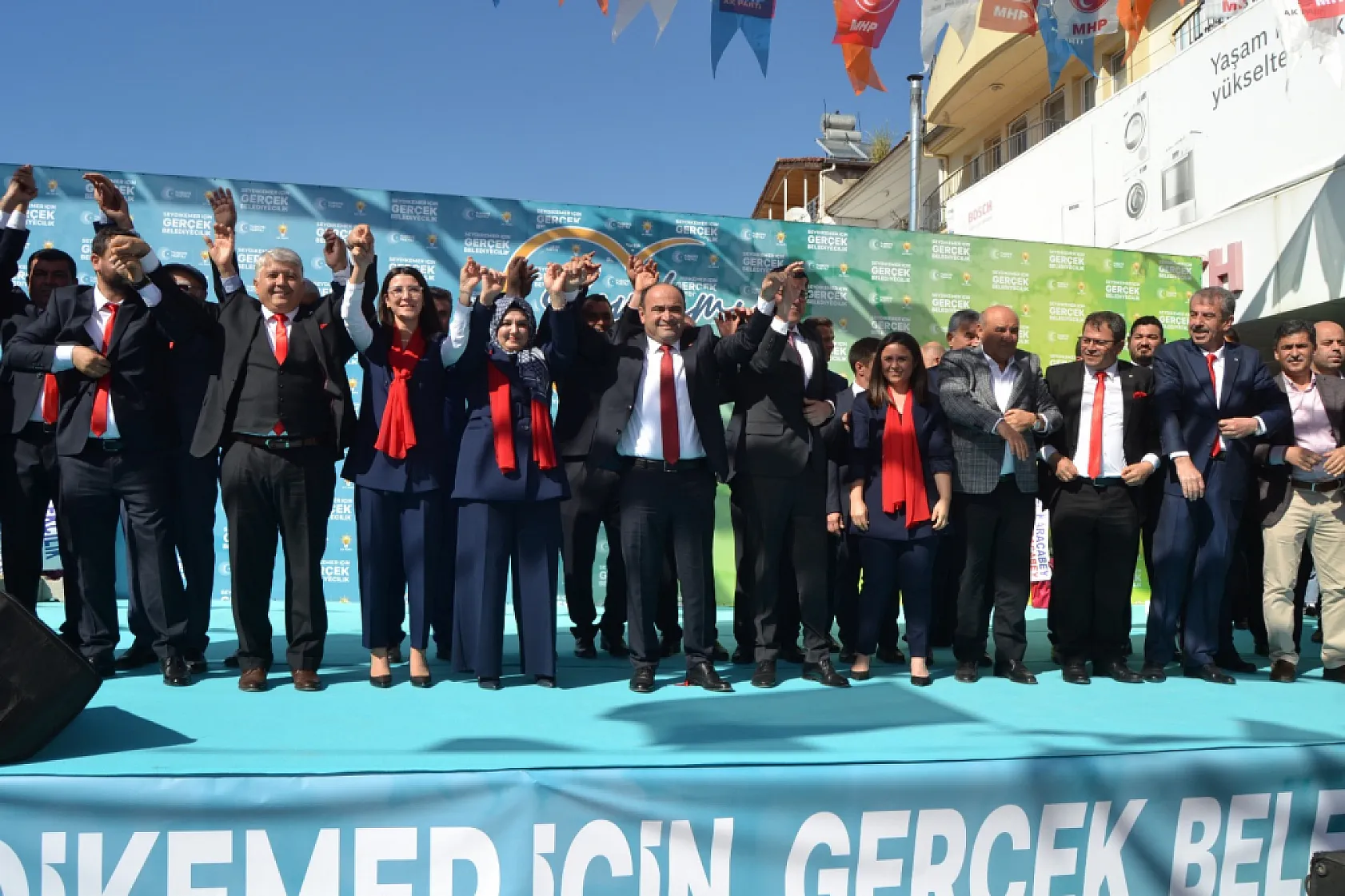 Akdenizli, 'Hizmet Belediyeciliğinde Devam Edeceğiz'