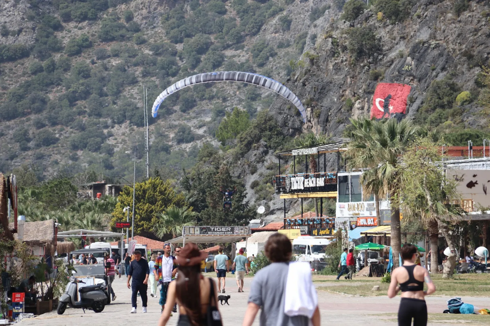 Oy Kullanan Ölüdeniz Plajı'na Akın Etti