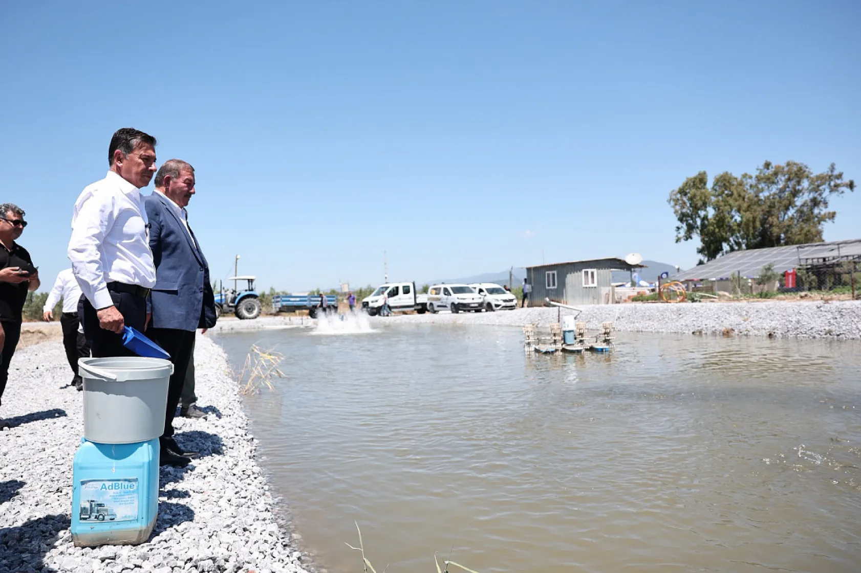 Muğla Büyükşehir Belediyesi'nden Ekinanbarı'nda Üreticiye Destek