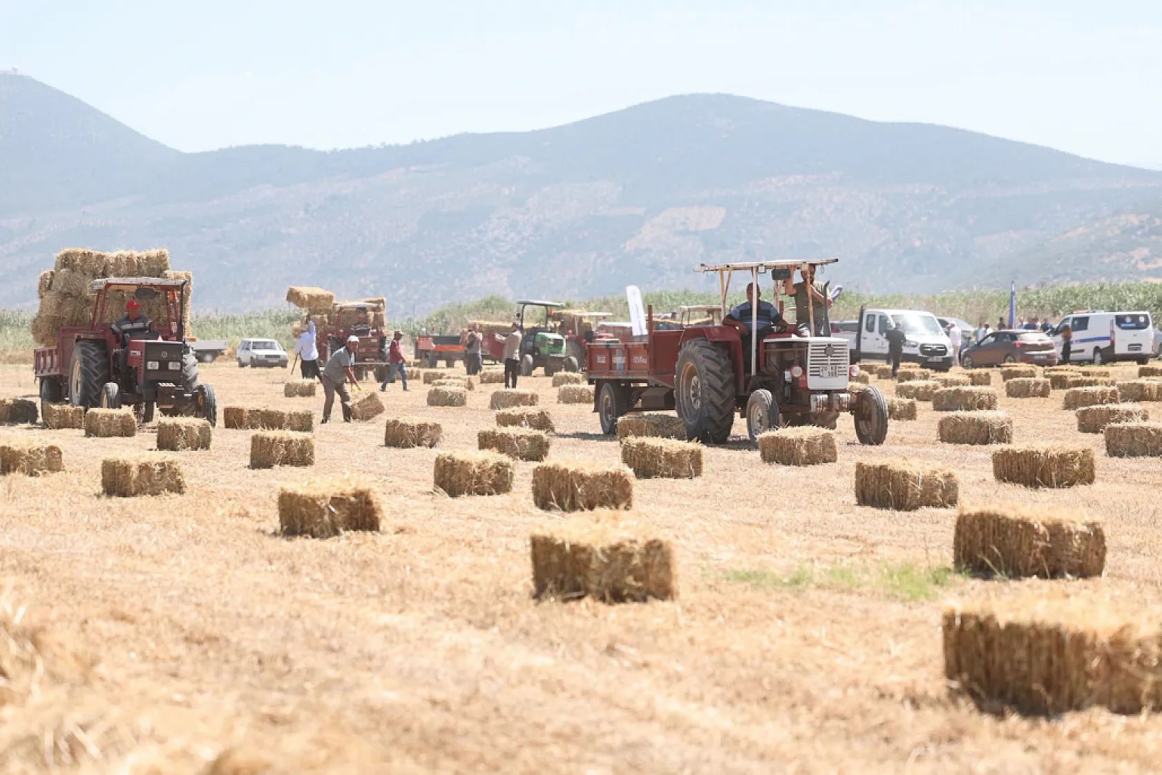 Muğla Büyükşehir Belediyesi'nden Ekinanbarı'nda Üreticiye Destek