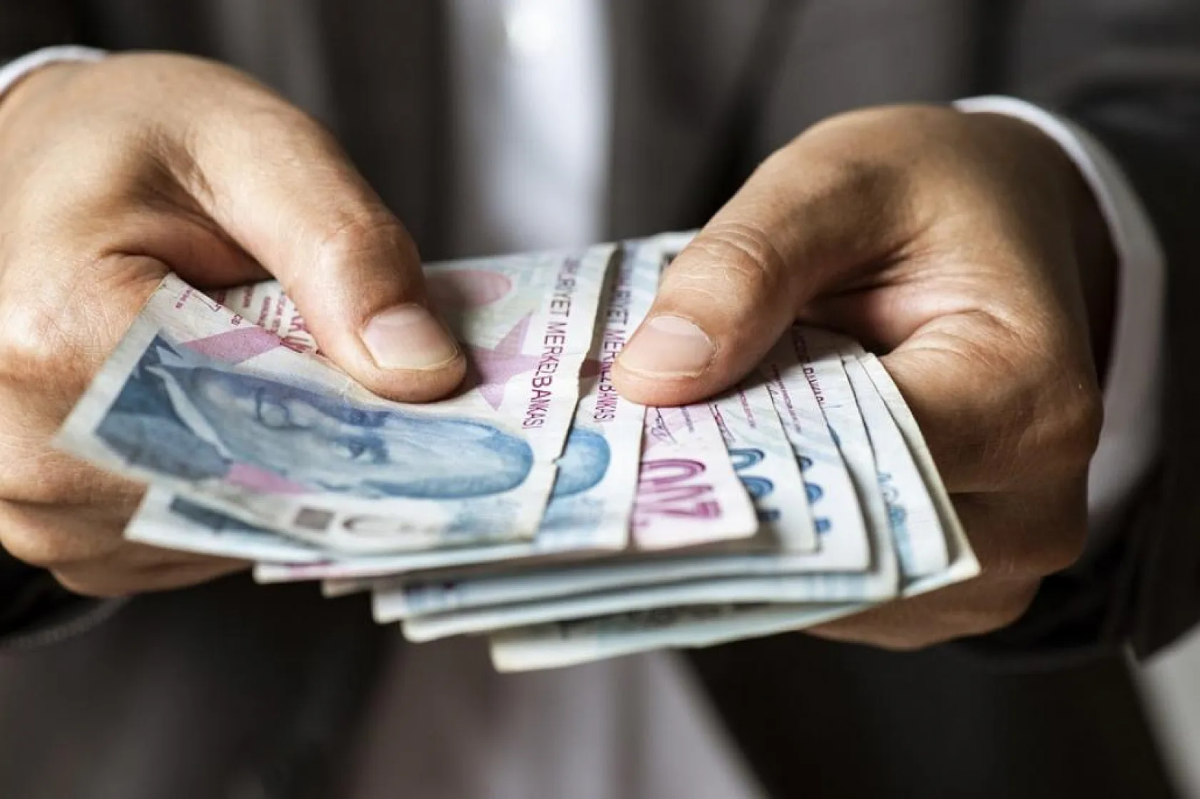 Memur ve emeklinin şimdiden garantilediği zam oranı…