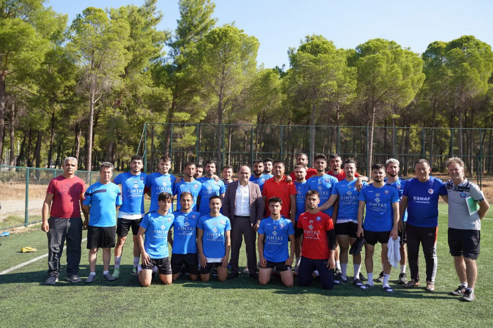 Başkan Akdenizli, Futbolculara Baklava İkram Etti