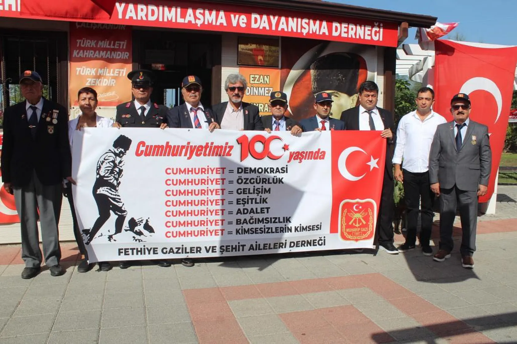 Ünal' 'Cumhuriyetimizin 100. Yılı kutlu olsun'