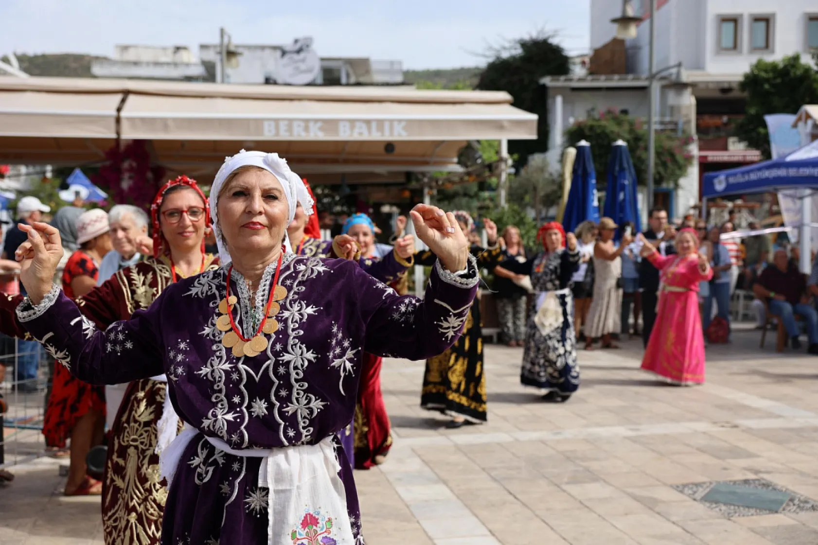 Başkan Aras 5. Uluslararası İki Yaka Kültür Festivali'nde Konuştu 'Birbirimizi sevdiğimizde sevgi iklimi hakim olacak'