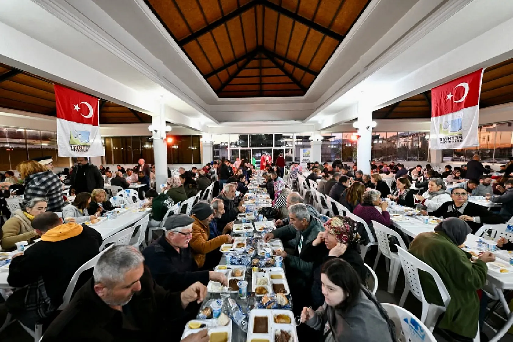 Fethiye'de Ramazan Sofrası Kuruldu: Belediye 30 Gün İftar Programı Düzenleyecek