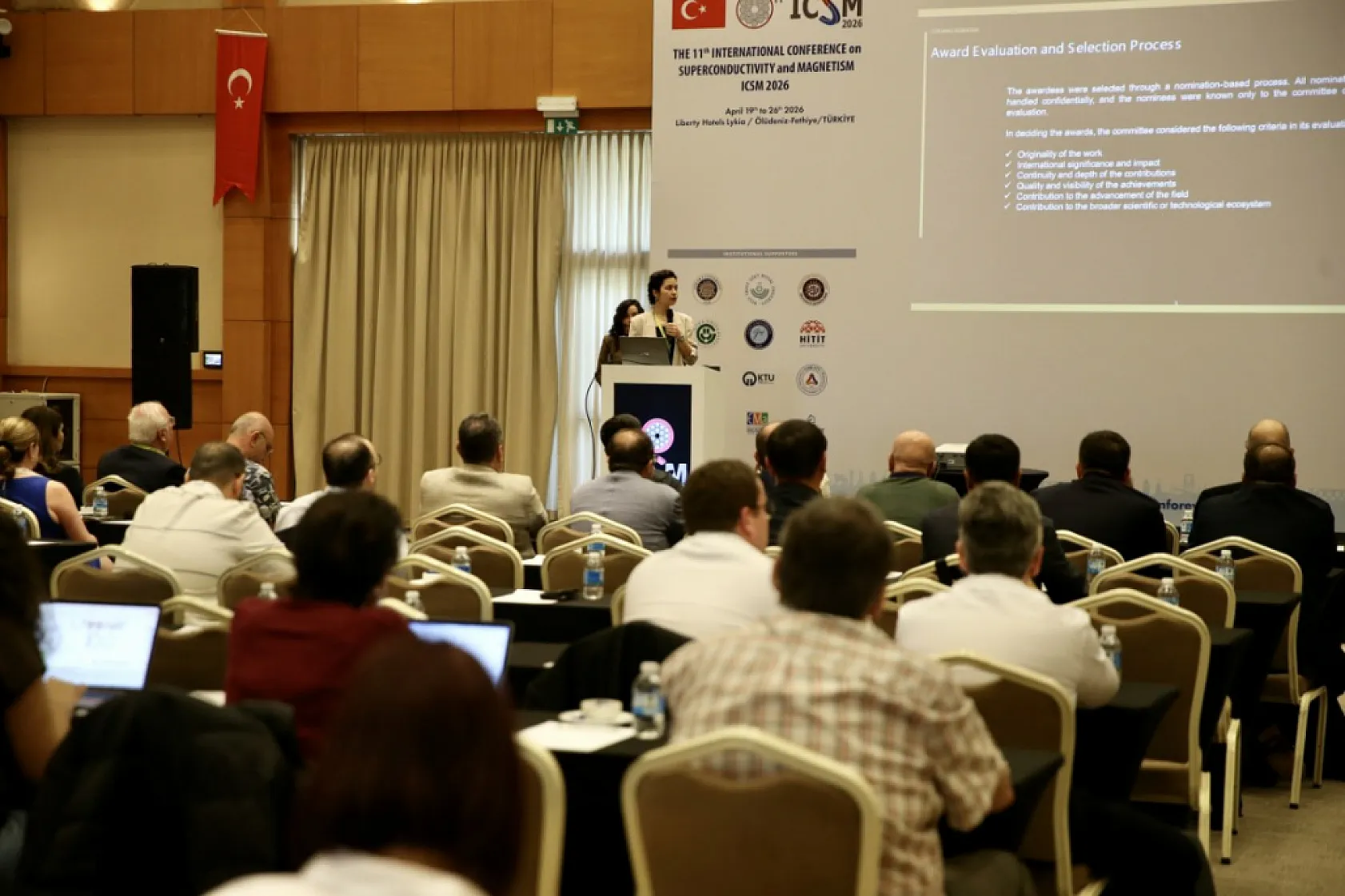Fethiye'de 'süperiletkenlik' ve 'kuantum teknolojileri' konferansları başladı