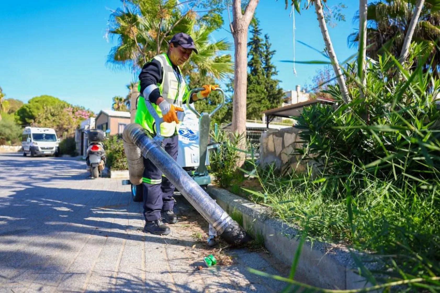 Yeni nesil elektrikli yol süpürme araçları Bodrum'da