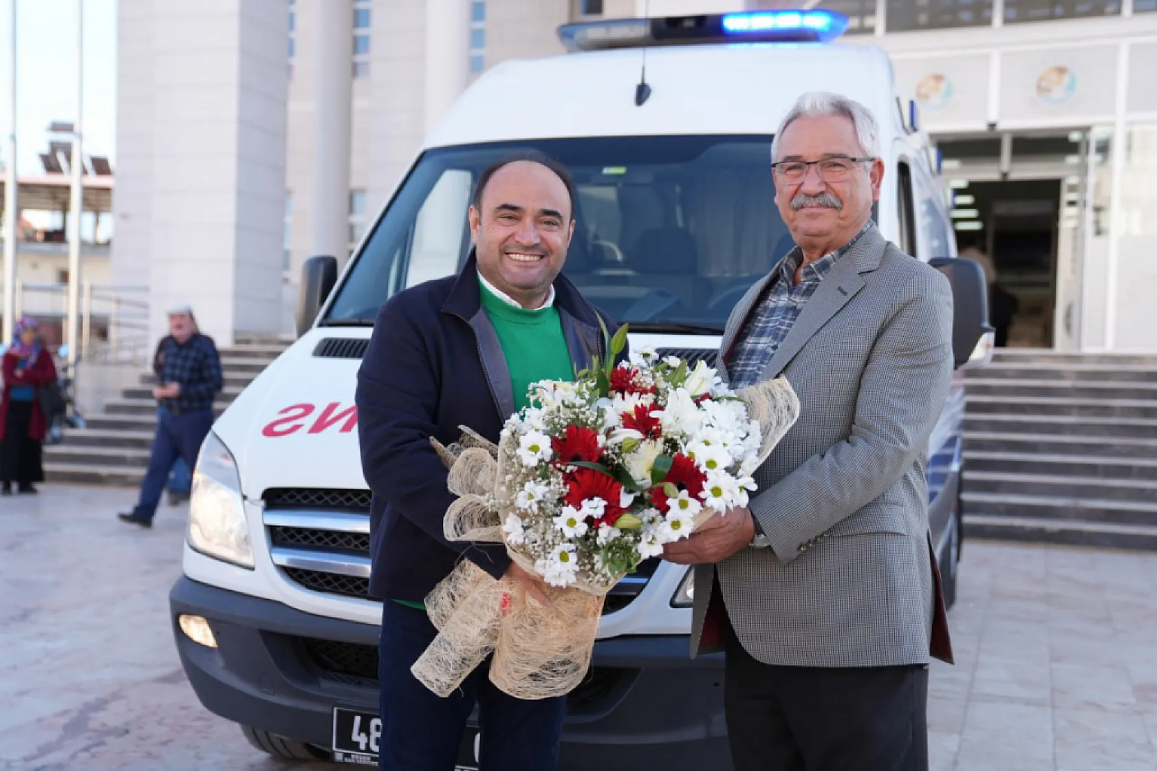 Esnaf Hastanesinden Seydikemer Belediyesine Araç Desteği