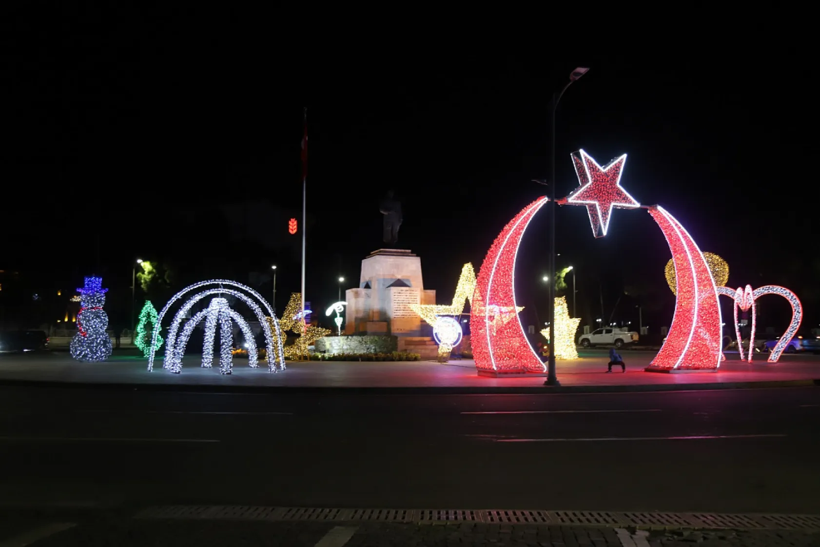 Büyükşehir'in Süslemeleriyle  Muğla Işıl Işıl