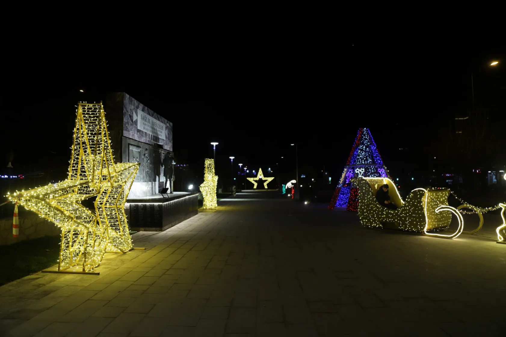 Büyükşehir'in Süslemeleriyle  Muğla Işıl Işıl