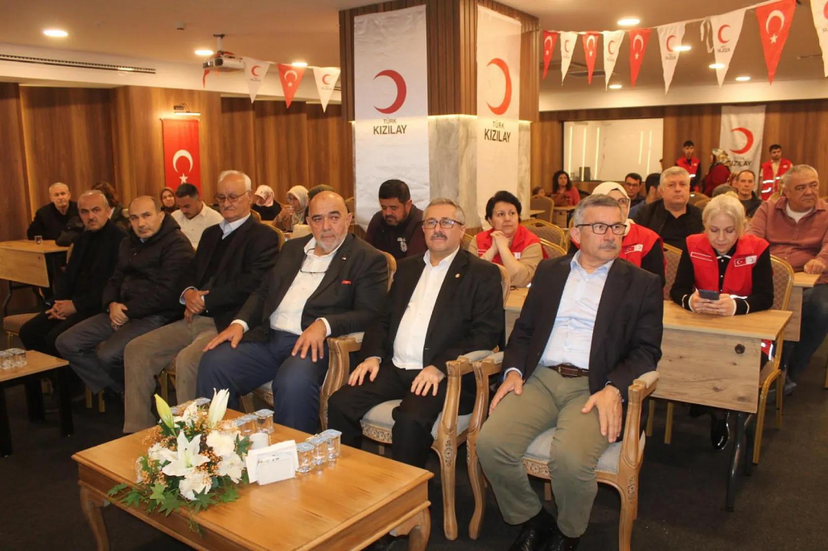 Kızılay Fethiye Şubesi'nde Burhanettin Tuna güven tazeledi