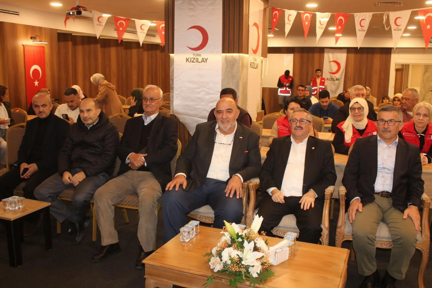 Kızılay Fethiye Şubesi'nde Burhanettin Tuna güven tazeledi