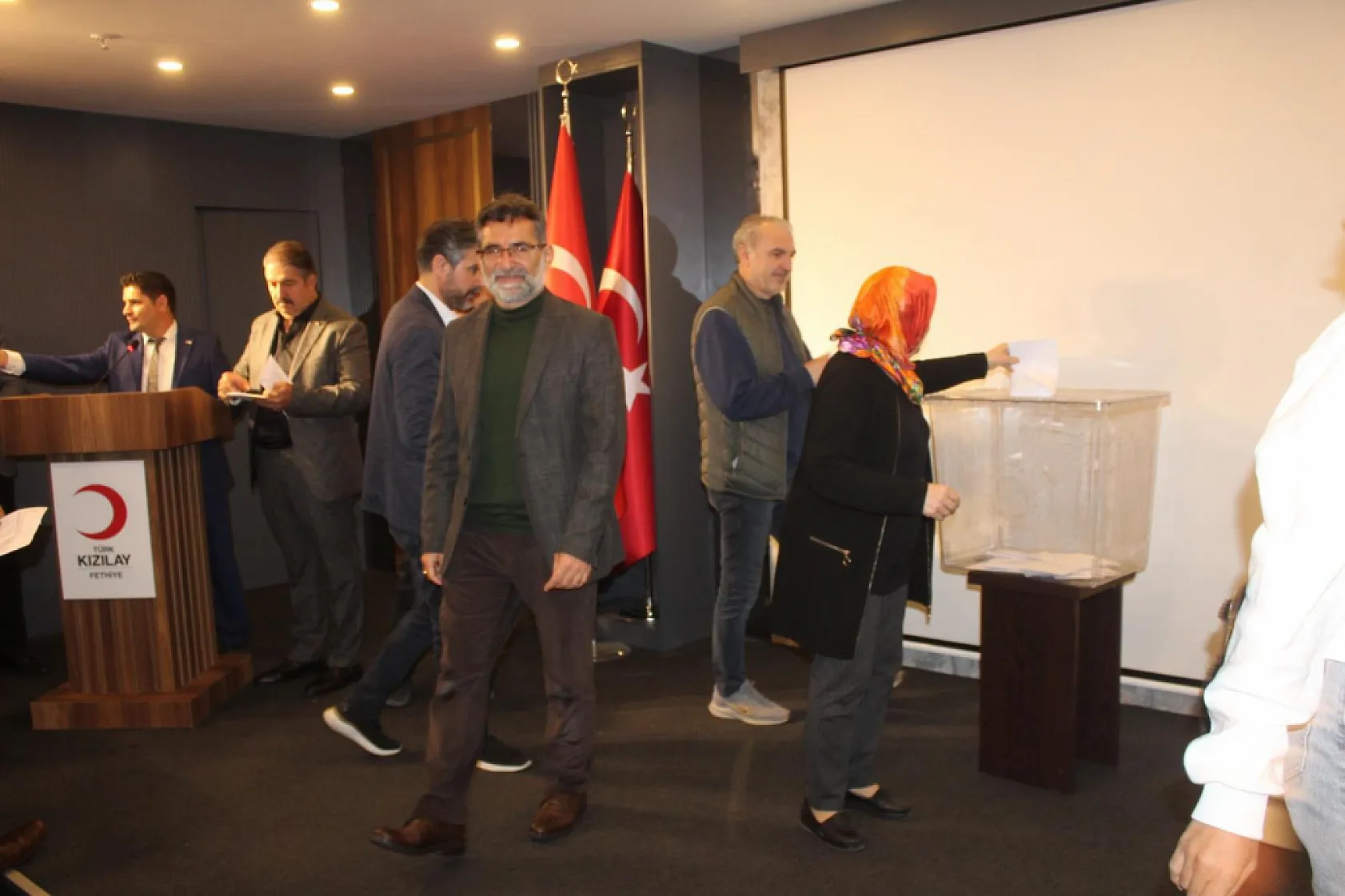 Kızılay Fethiye Şubesi'nde Burhanettin Tuna güven tazeledi