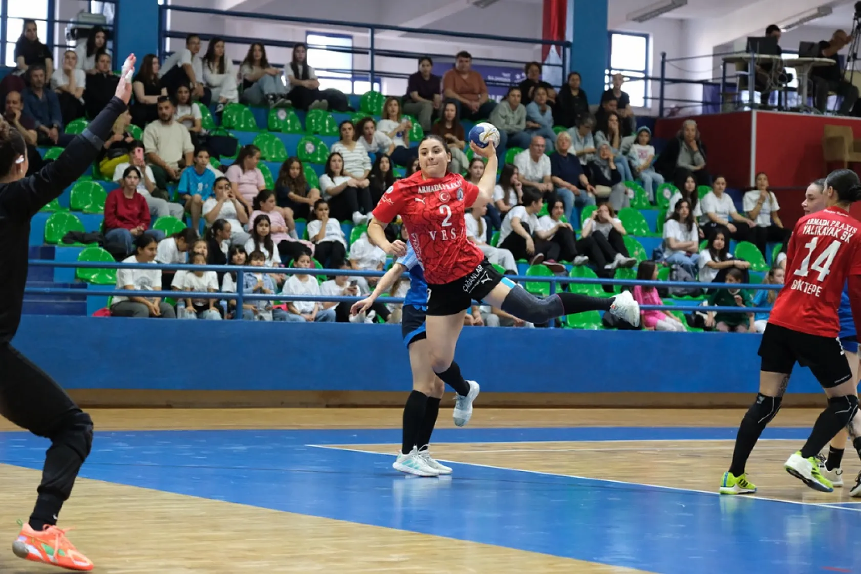 Yalıkavakspor yarı final serisinde farklı kazandı: Final için bir adım kaldı