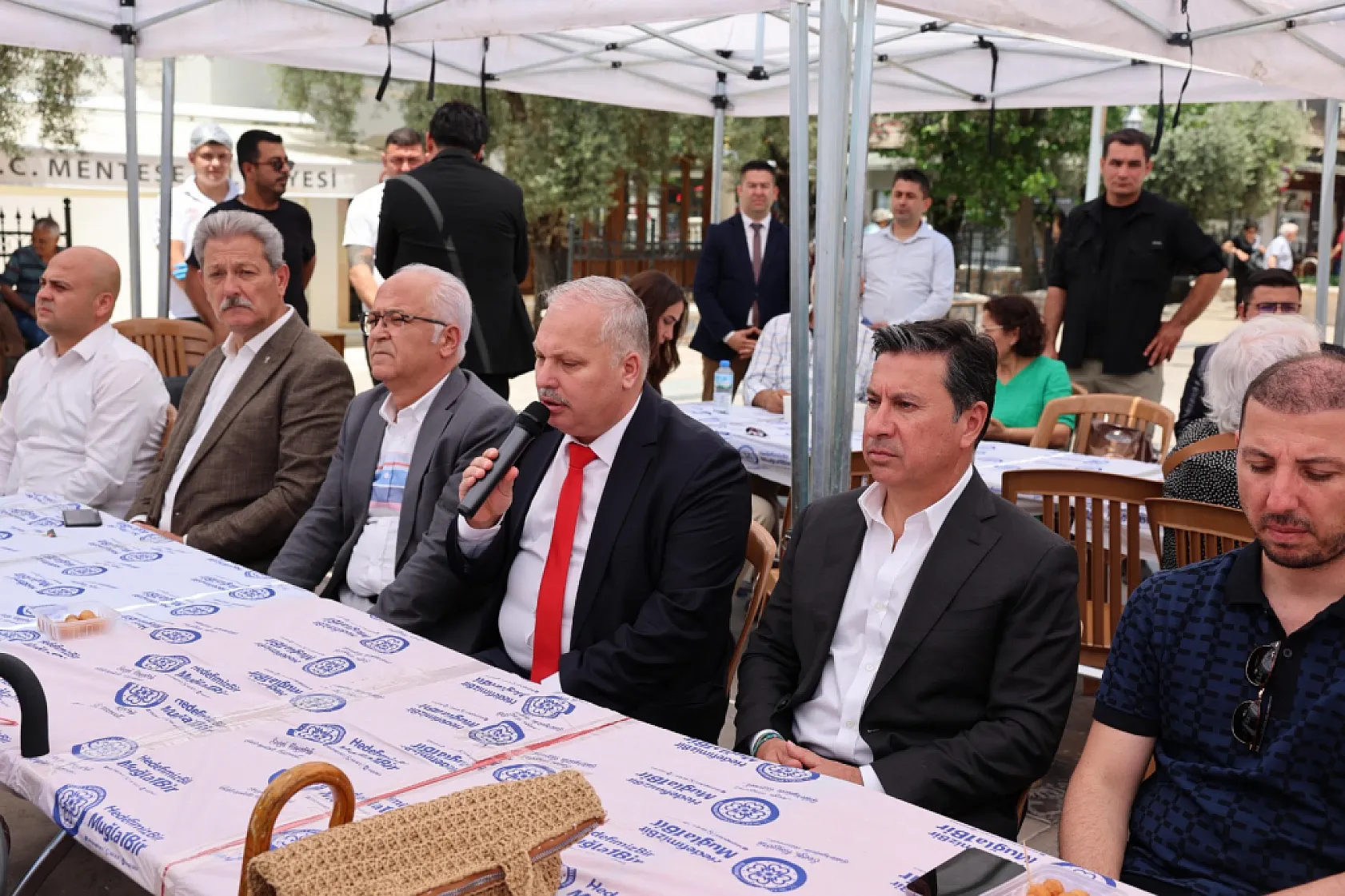 Muğla Büyükşehir Belediyesi'nden Ferdi Zeyrek Anısına Lokma Hayrı