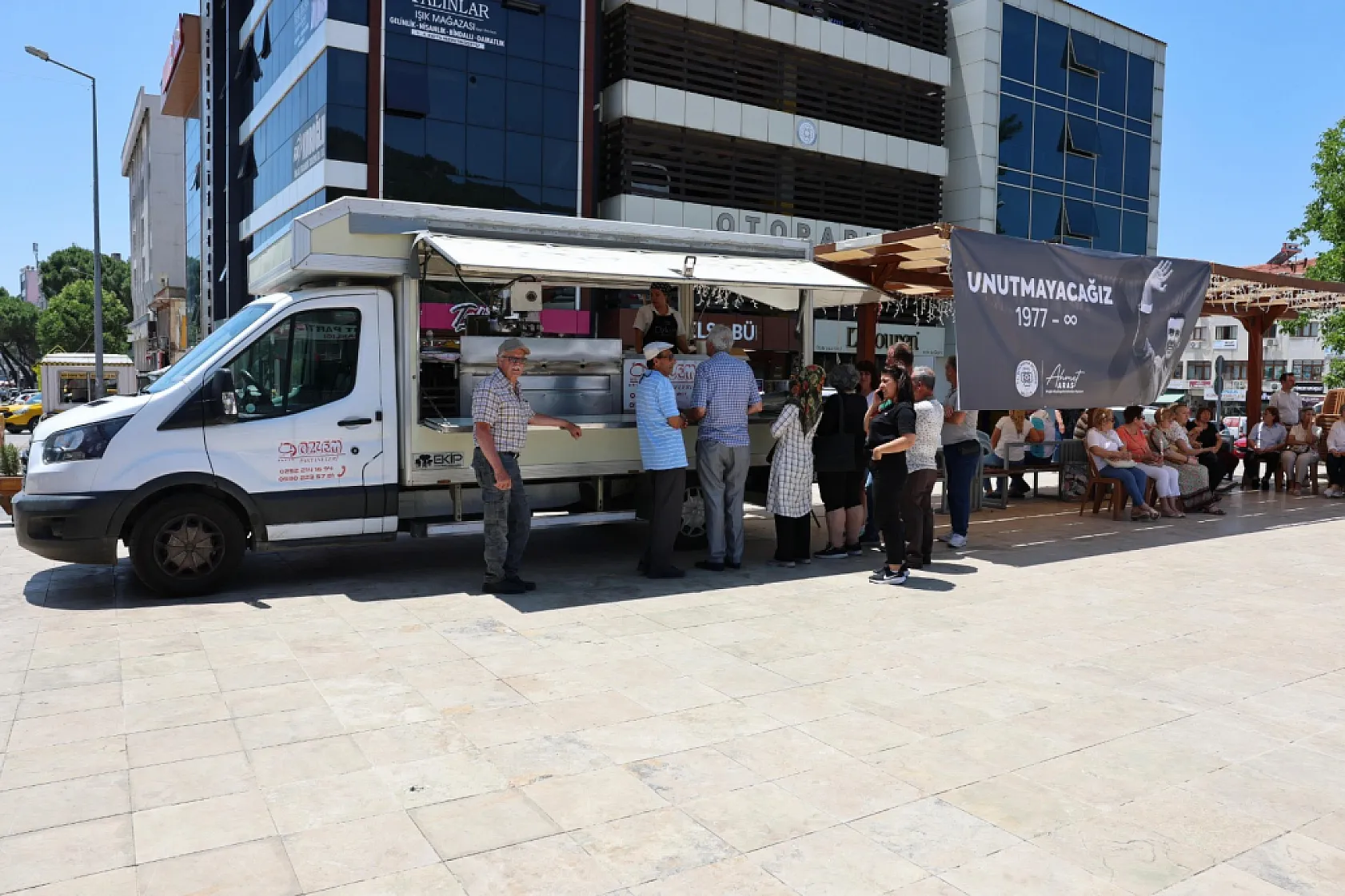 Muğla Büyükşehir Belediyesi'nden Ferdi Zeyrek Anısına Lokma Hayrı