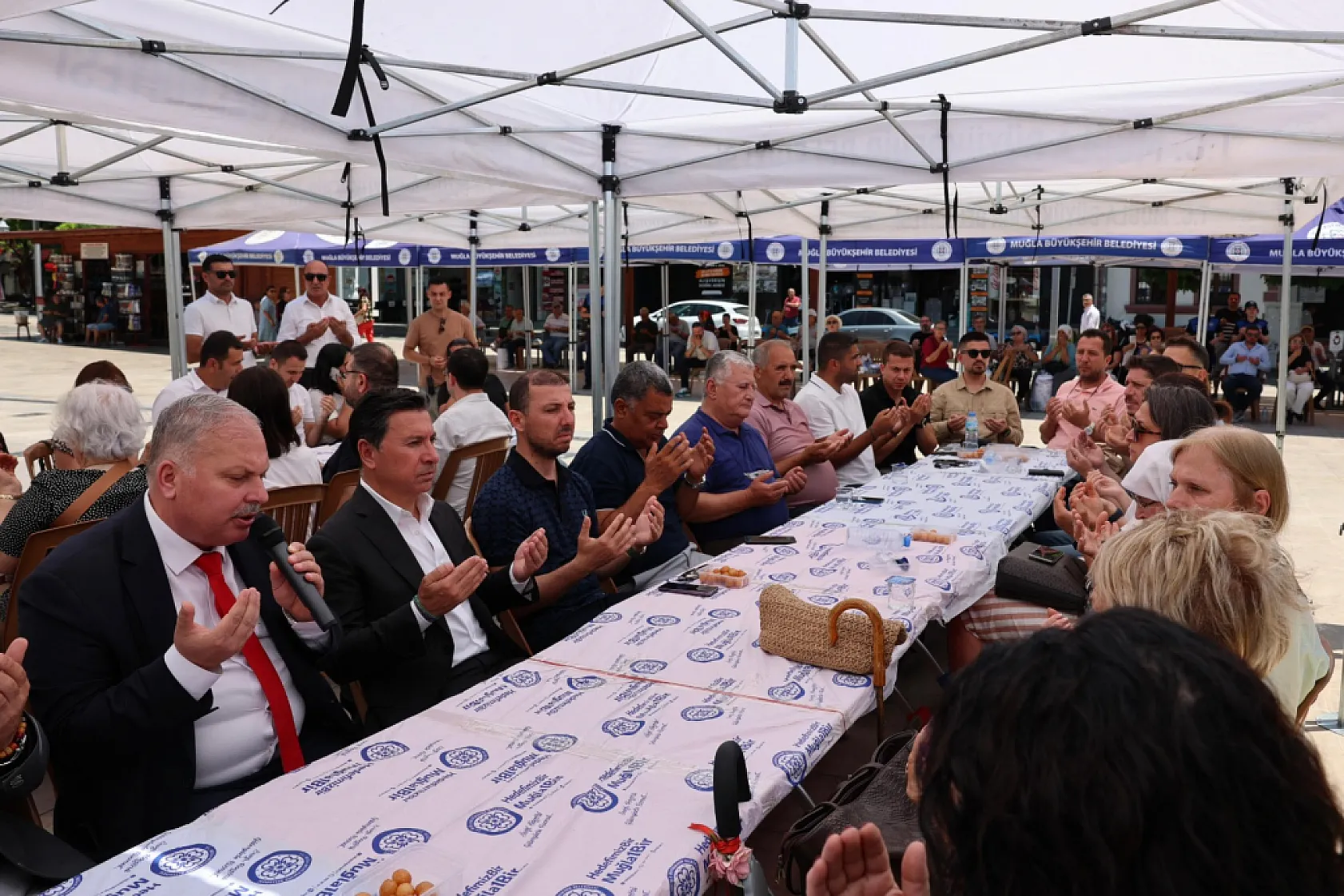 Muğla Büyükşehir Belediyesi'nden Ferdi Zeyrek Anısına Lokma Hayrı