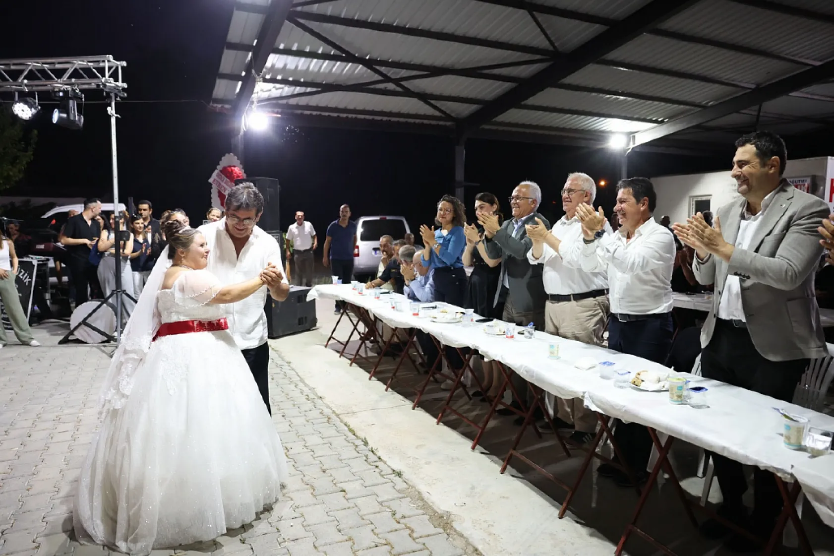 Kalpleri Isıtan Şenlik: Muğla Büyükşehir Nilay'ın Sevincine Ortak Oldu