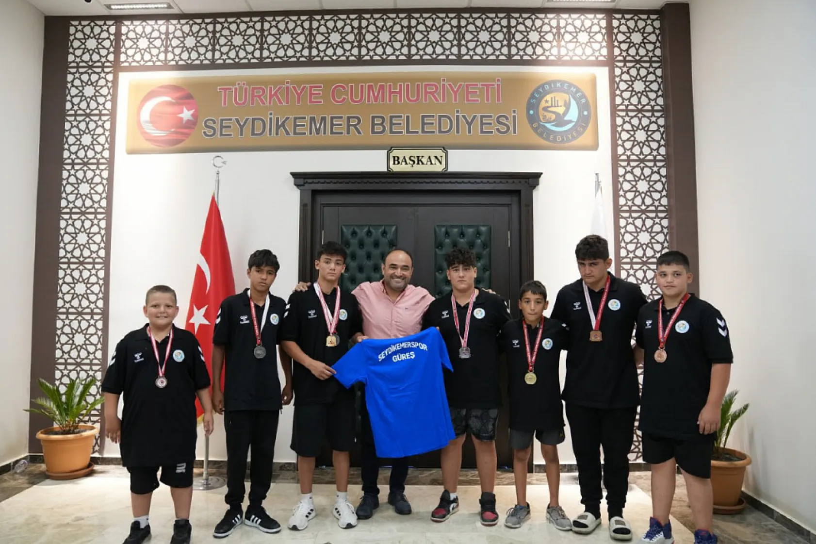 Başkan Akdenizli Kırkpınar Öncesi Genç Güreşçilere Moral Depoladı