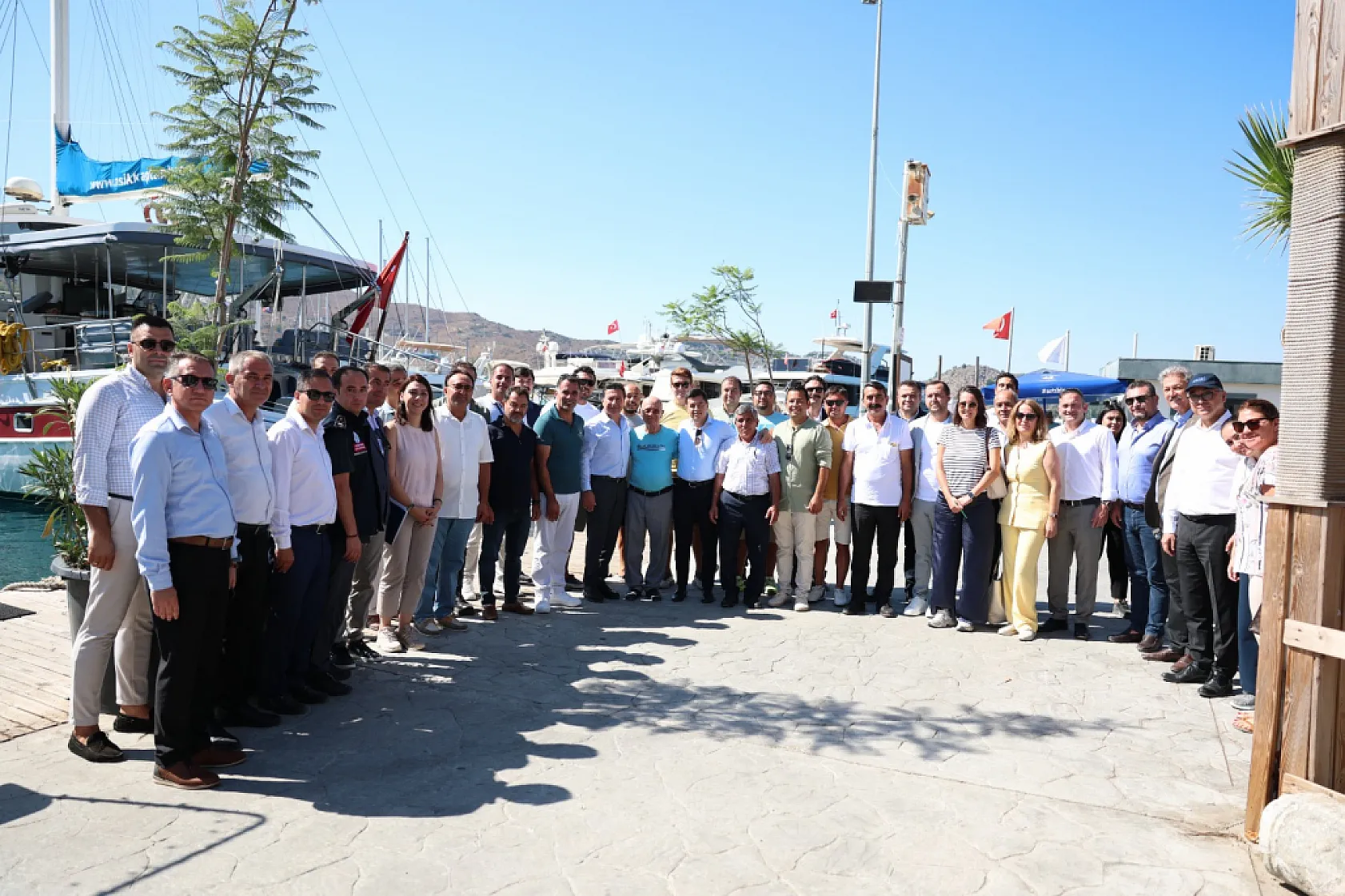 Başkan Aras Marmaris'te Vatandaşlarla Bir Araya Geldi