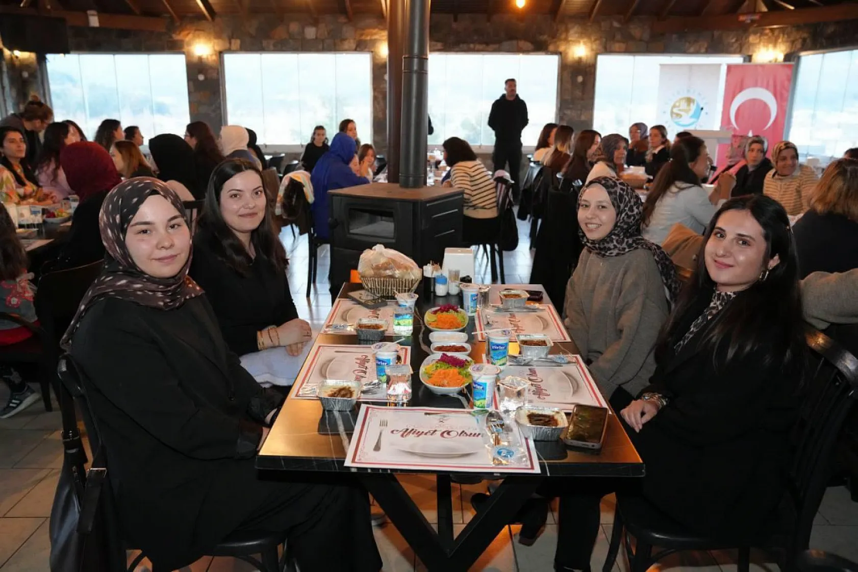 Başkan Akdenizli, Kadın Personeliyle İftarda Buluştu