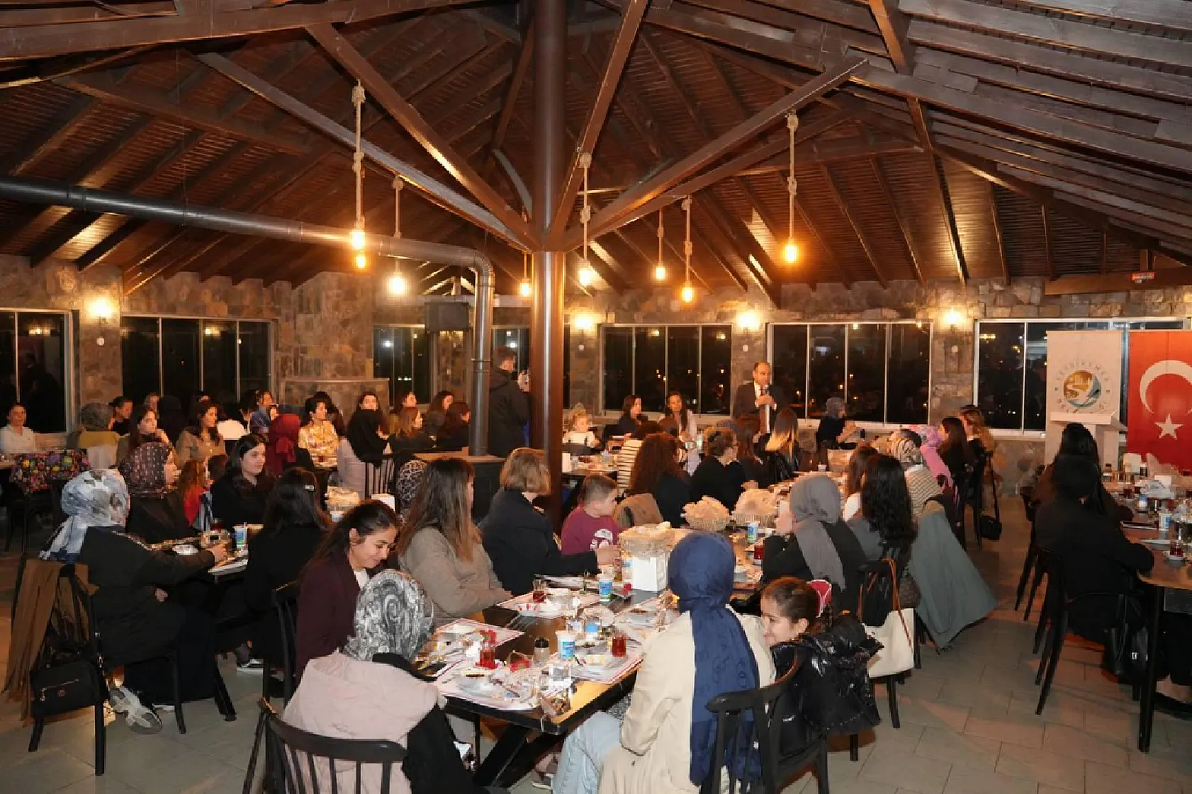Başkan Akdenizli, Kadın Personeliyle İftarda Buluştu