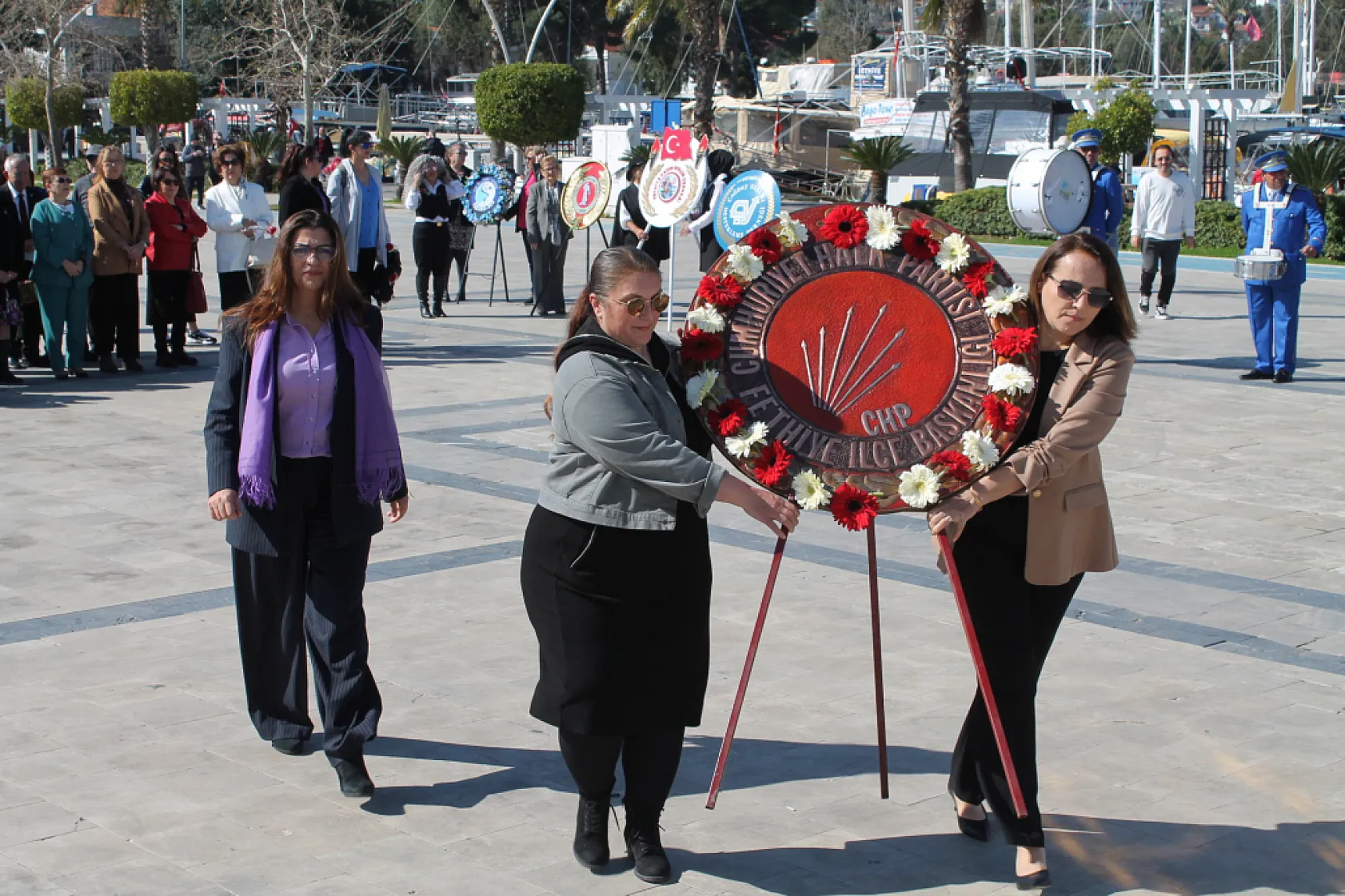 Fethiye'de 8 Mart Dünya Kadınlar Günü Çelenk Töreniyle kutlandı