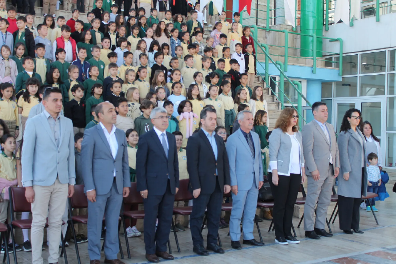 Fethiye'de Minik Kalemler imza günü düzenlendi