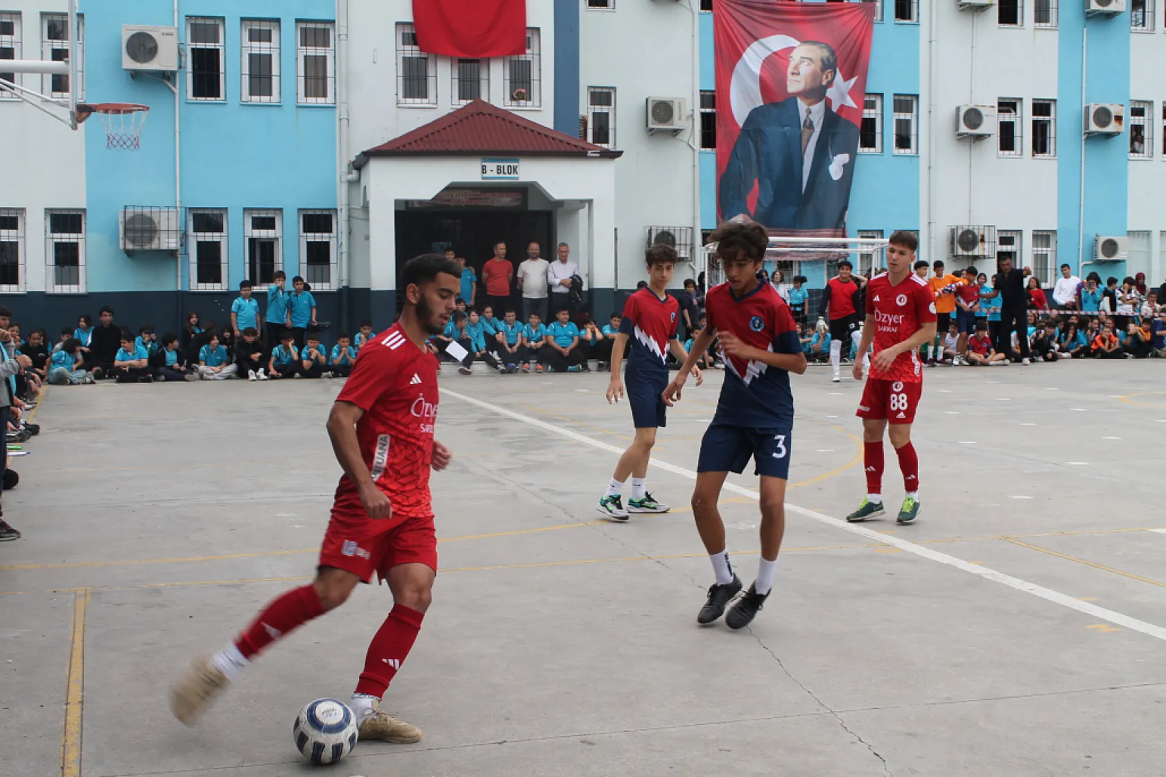 Fethiyespor, Merkez Atatürk Ortaokulu Öğrencileri İle Futbol Maçında Karşılaştı