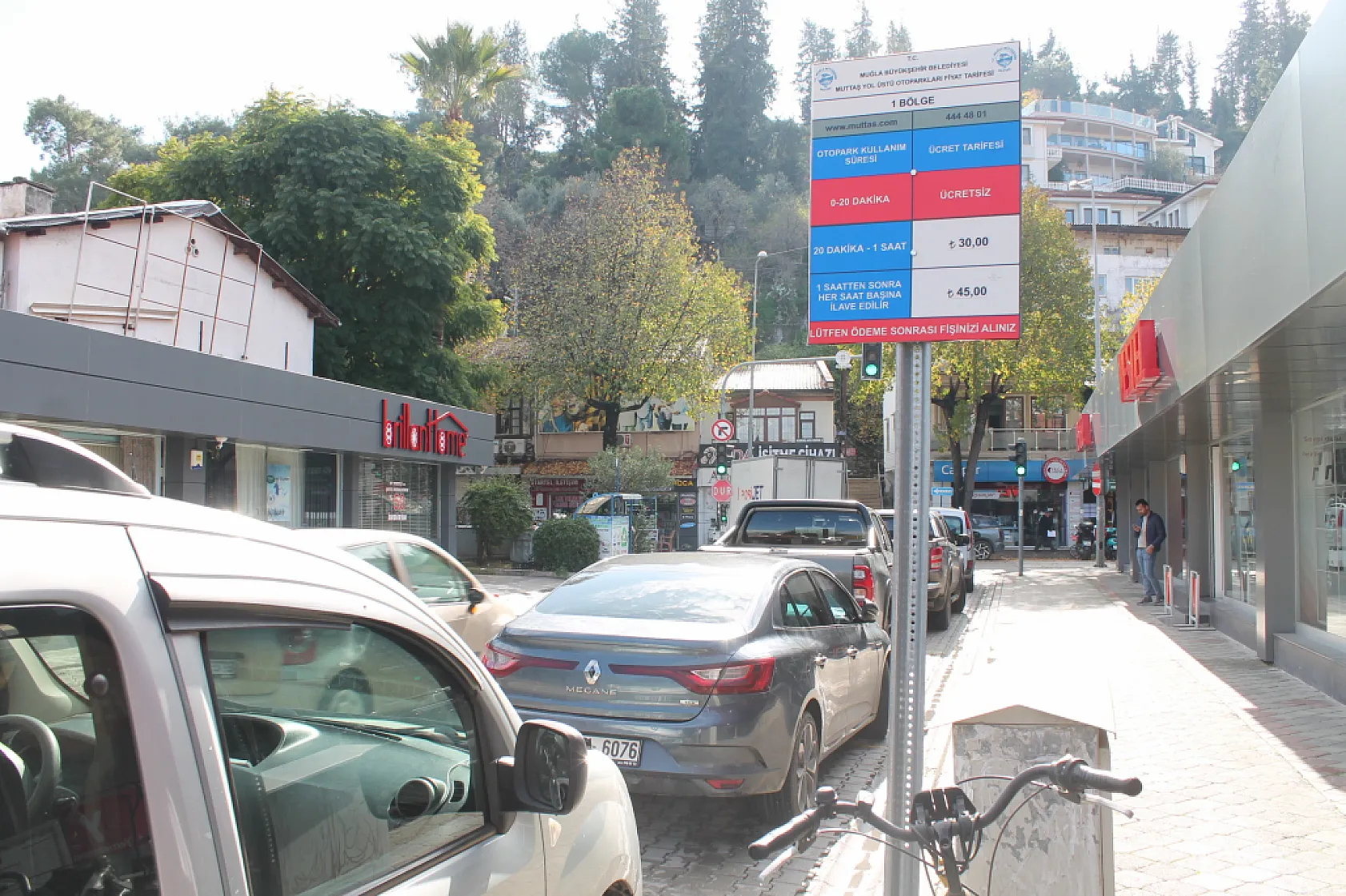 Fethiye'de yol üstü otoparka zam geldi, vatandaşlar tepkili