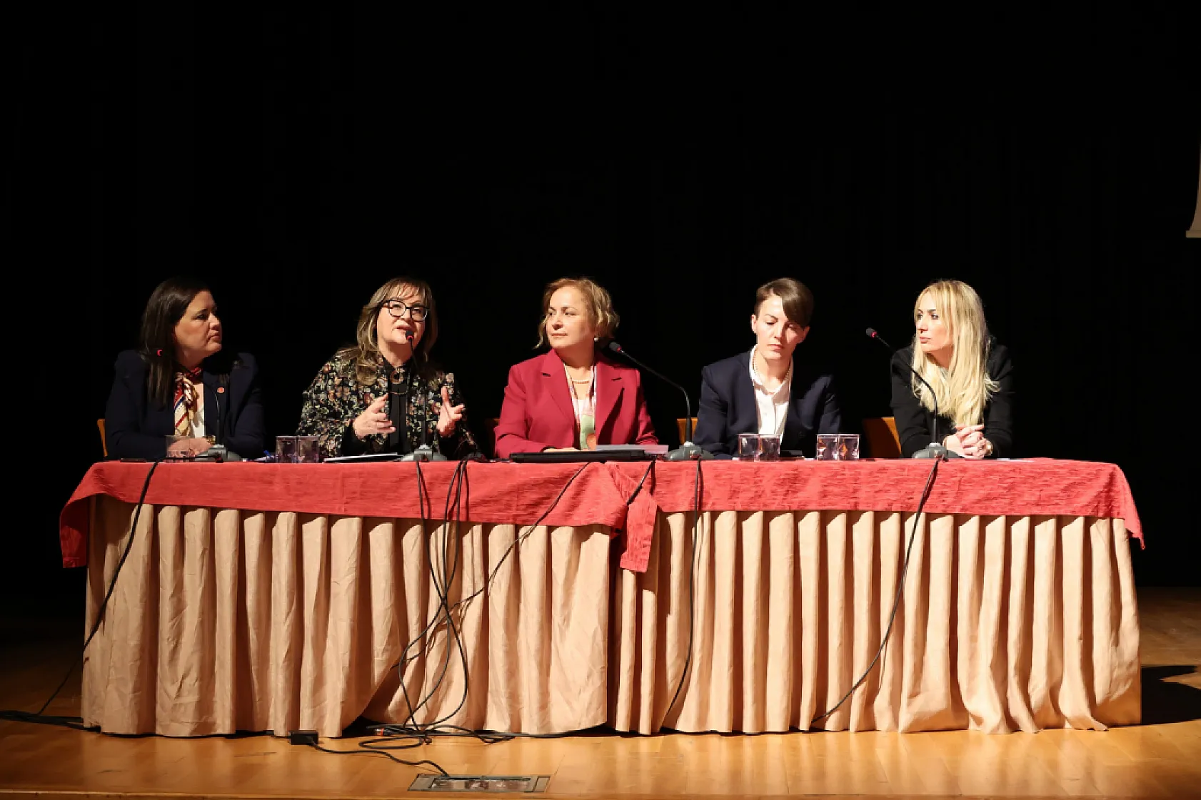 MSKÜ'de 'Kadının Eli Toplumun Gücü: İlham Veren Kadınlar' Sempozyumu Düzenlendi