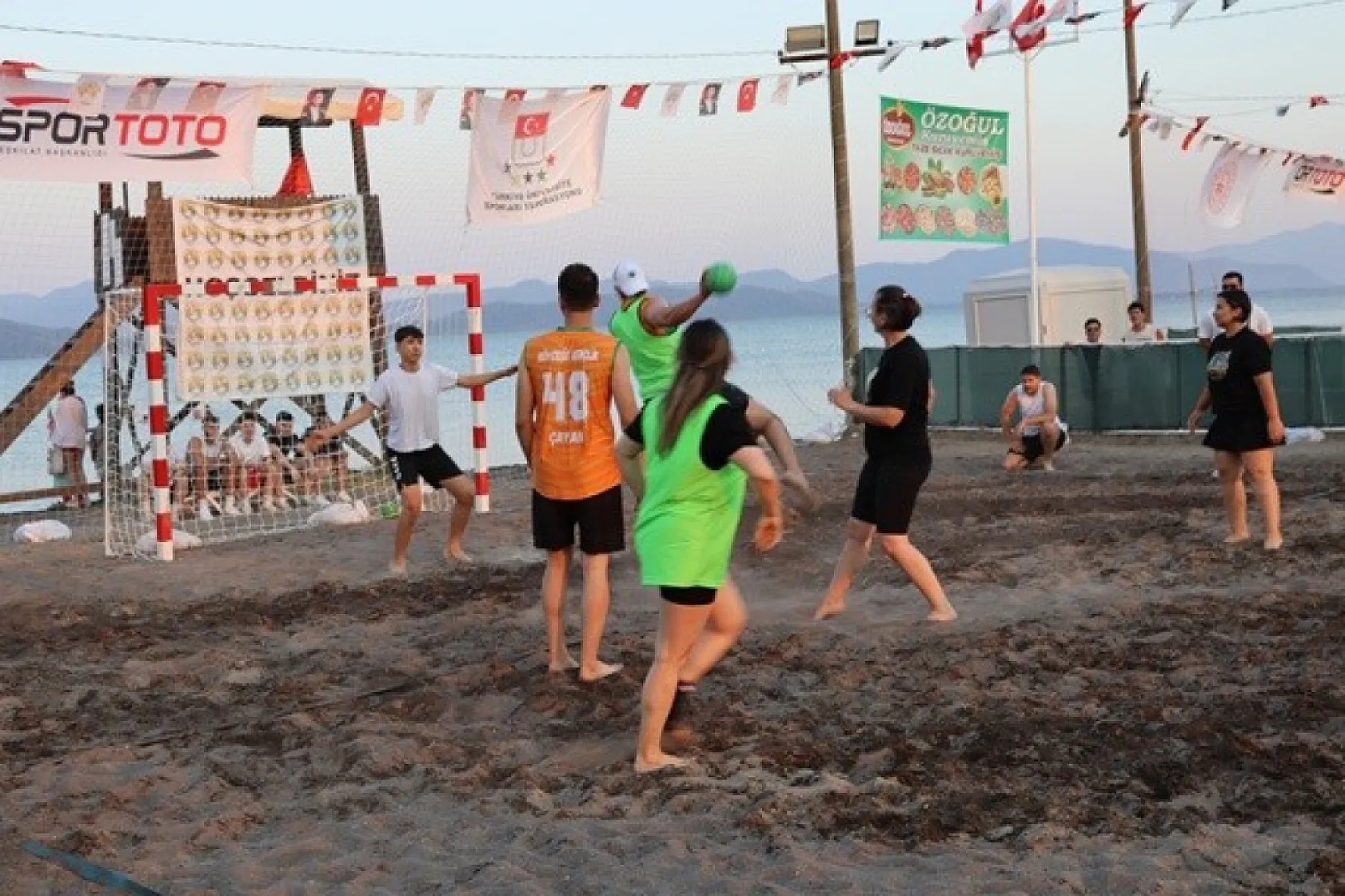 Köyceğiz, Üniversiteler Arası Plaj Hentbolu Heyecanına Ev Sahipliği Yapıyor