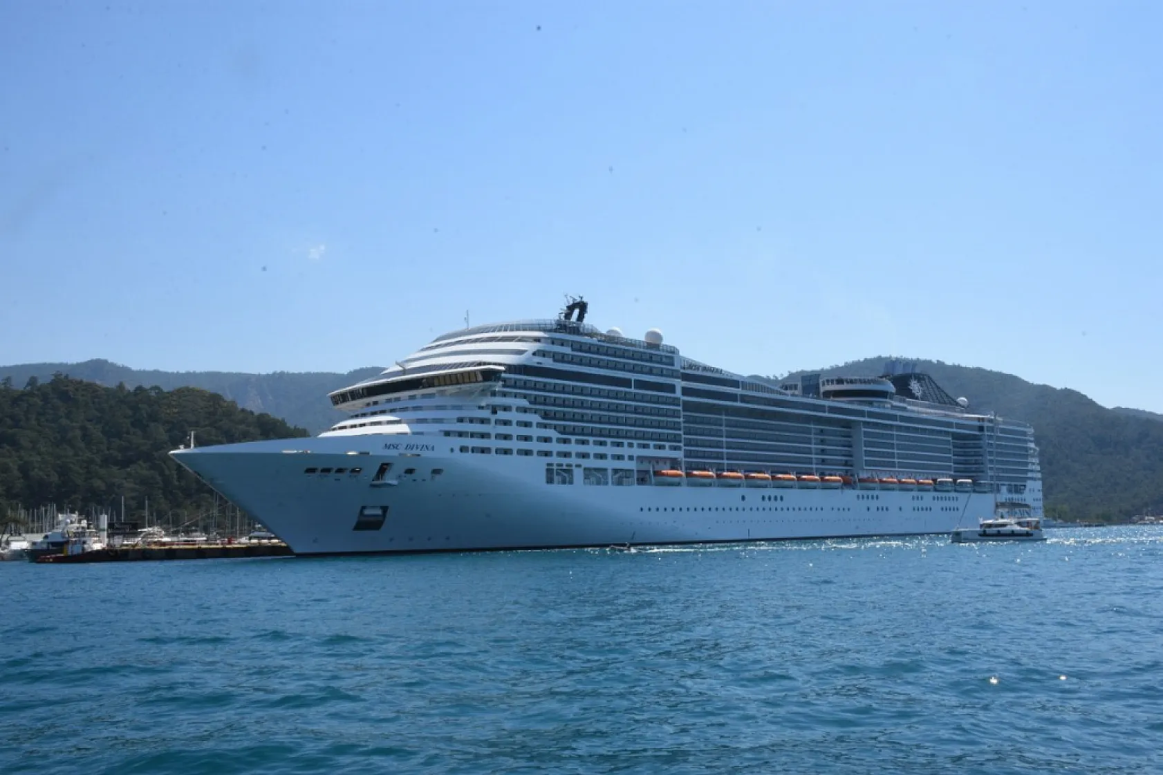 Marmaris'e 'MSC Divina' kruvaziyeriyle 3 bin 280 turist geldi