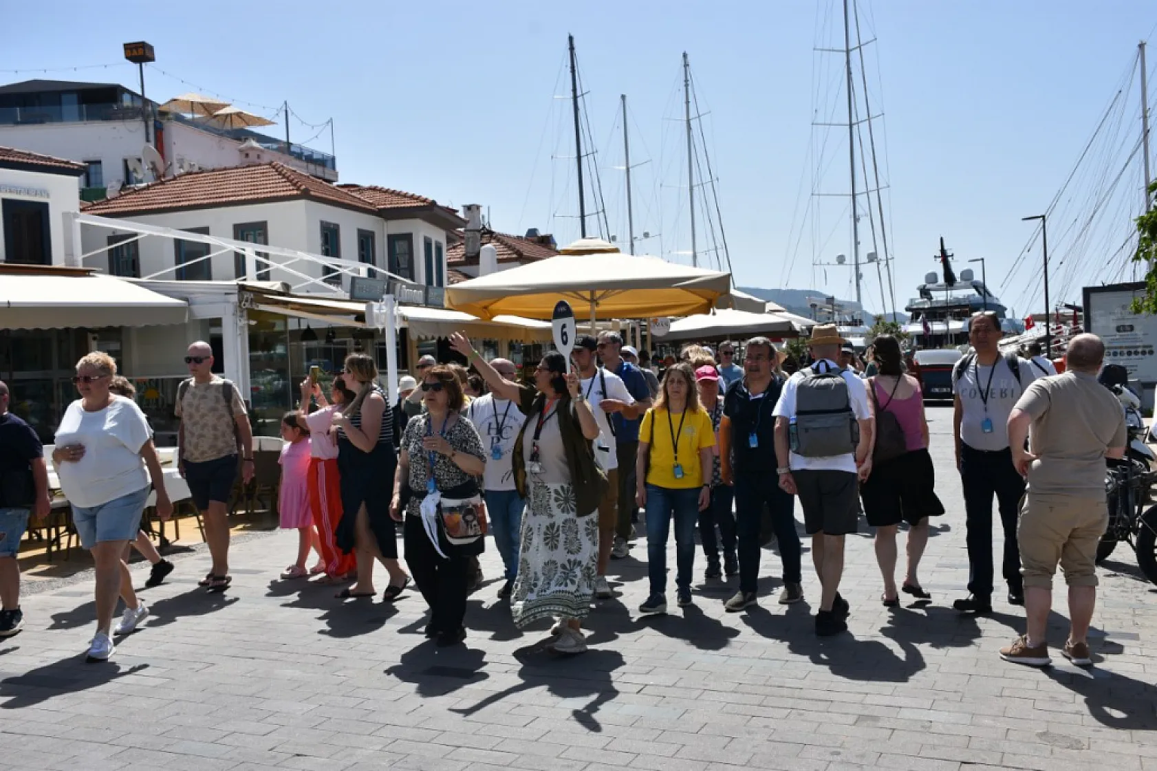 Marmaris'e 'MSC Divina' kruvaziyeriyle 3 bin 700 turist geldi