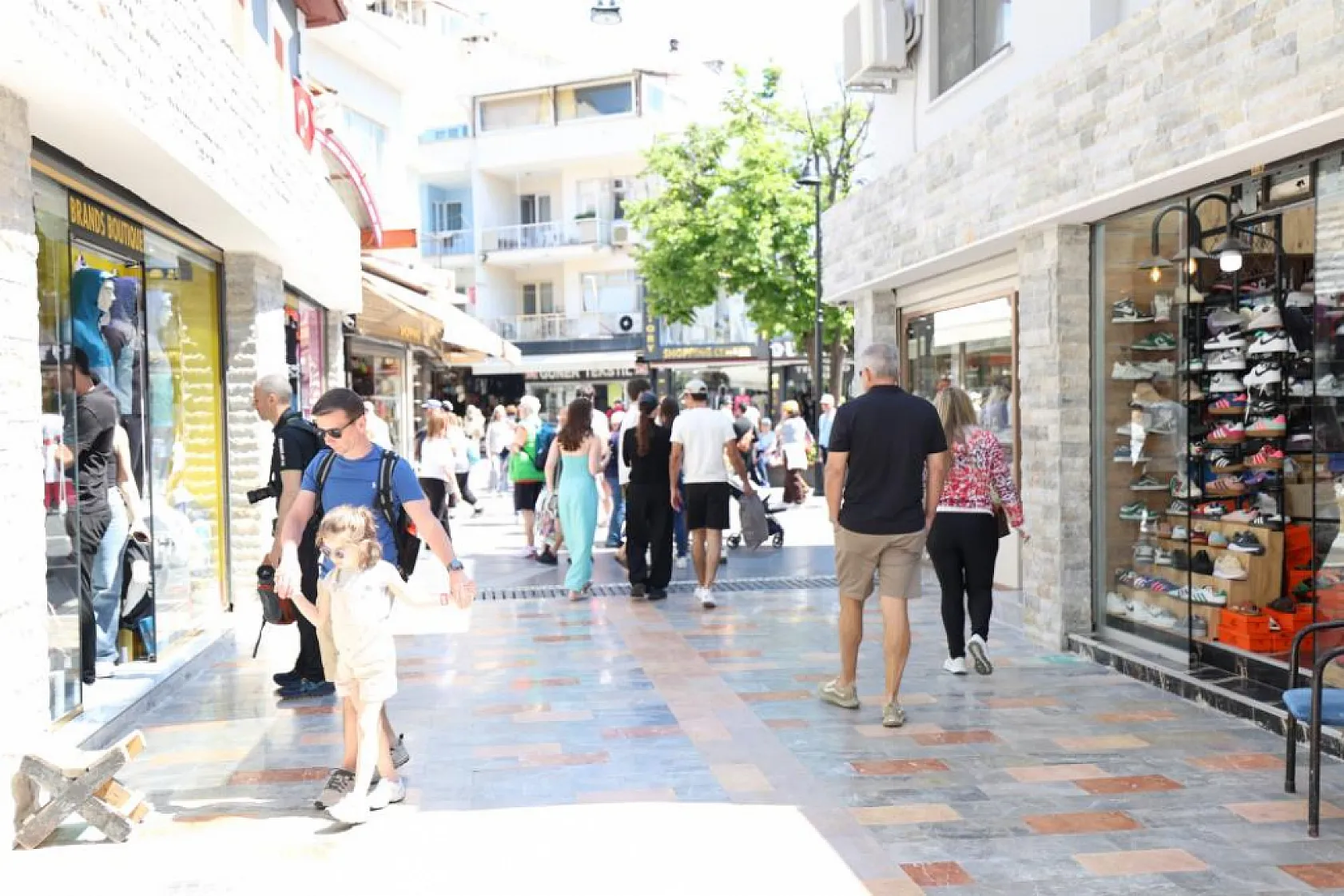 Marmaris'te yenilenen çarşı, turistlerin gözdesi oldu
