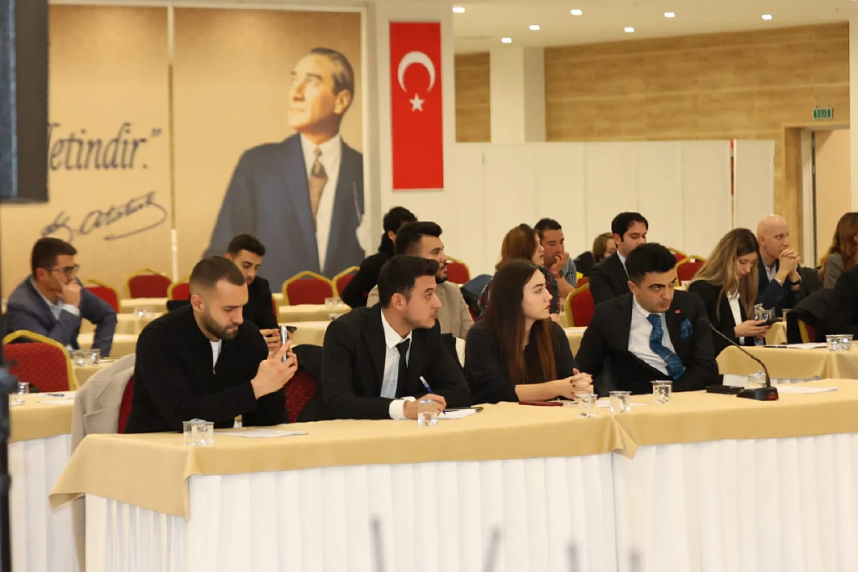 Muğla Büyükşehir Belediyesi Gençlik Meclisi'nin İlk Resmi Toplantısı Gerçekleşti